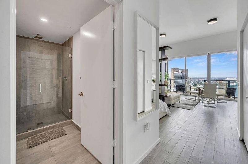 Views Downtown Apartment