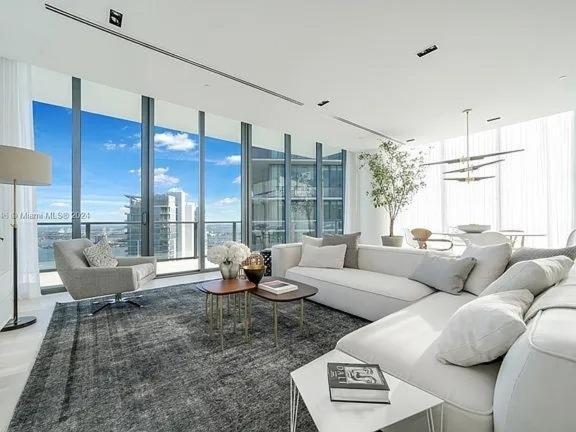 Stunning Upper Penthouse With Private Rooftop Pool Apartment