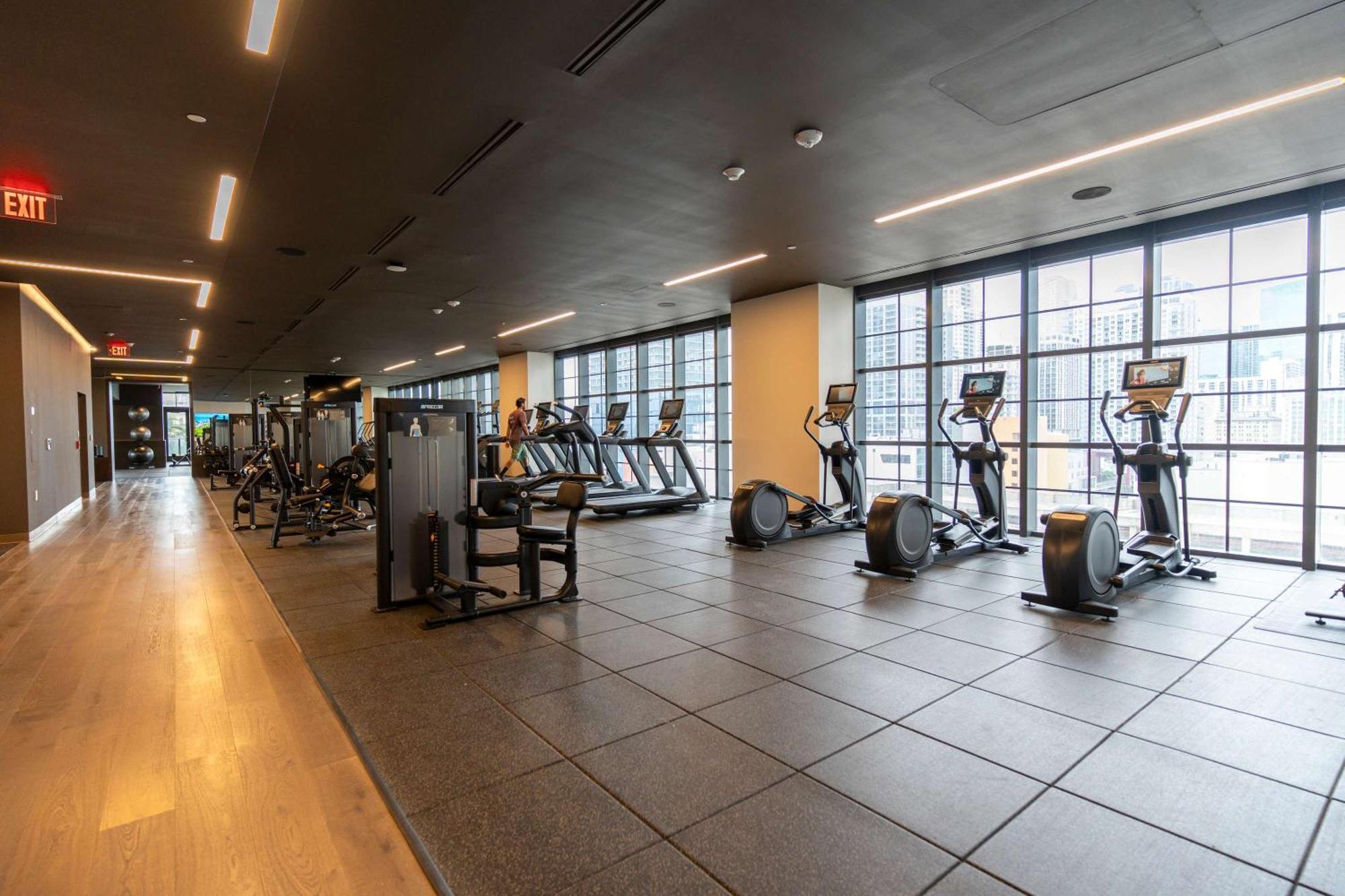 Rumrunner - Style Amenities In The Heart Of