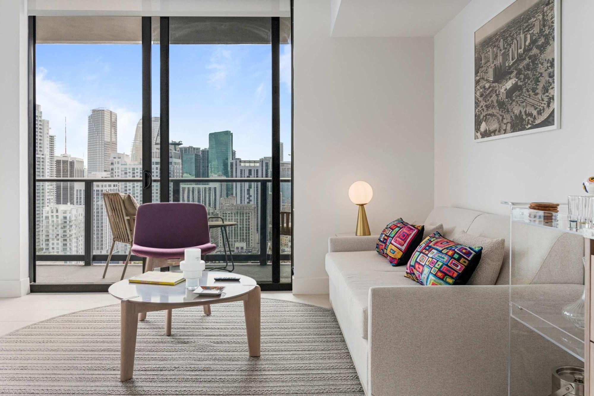 Rumrunner - Style Amenities In The Heart Of