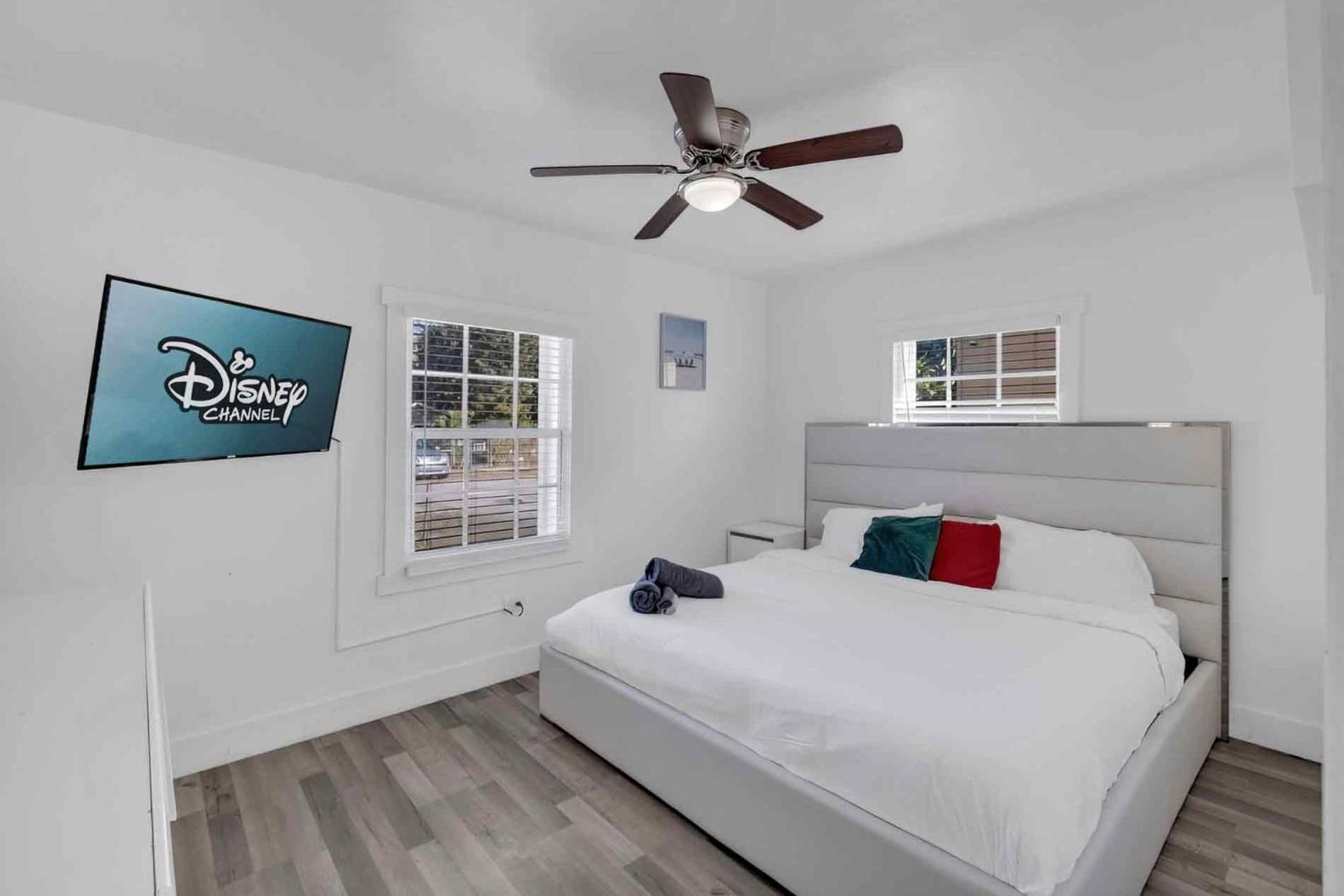 Holiday home Happy House Miami! Same Name Everywhere - 3 Bedroom House - 1 King - 3 Queens Miami