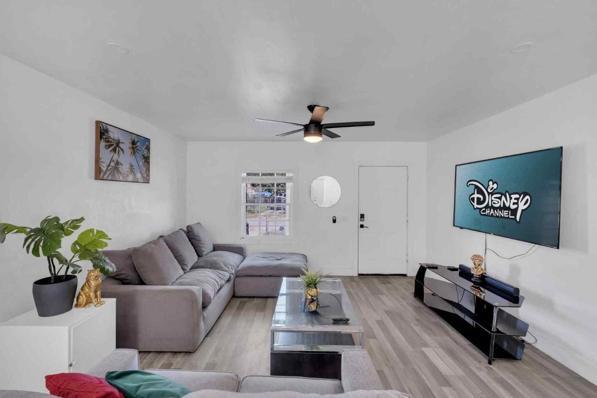 Holiday home Happy House Miami! Same Name Everywhere - 3 Bedroom House - 1 King - 3 Queens *