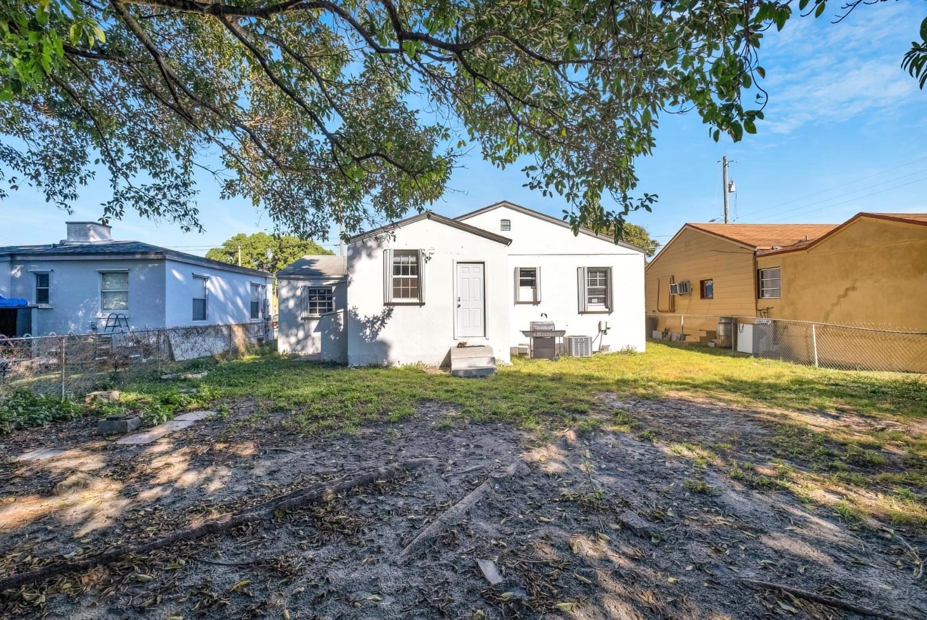 Happy House Miami! Same Name Everywhere - 3 Bedroom House - 1 King - 3 Queens Holiday home Miami