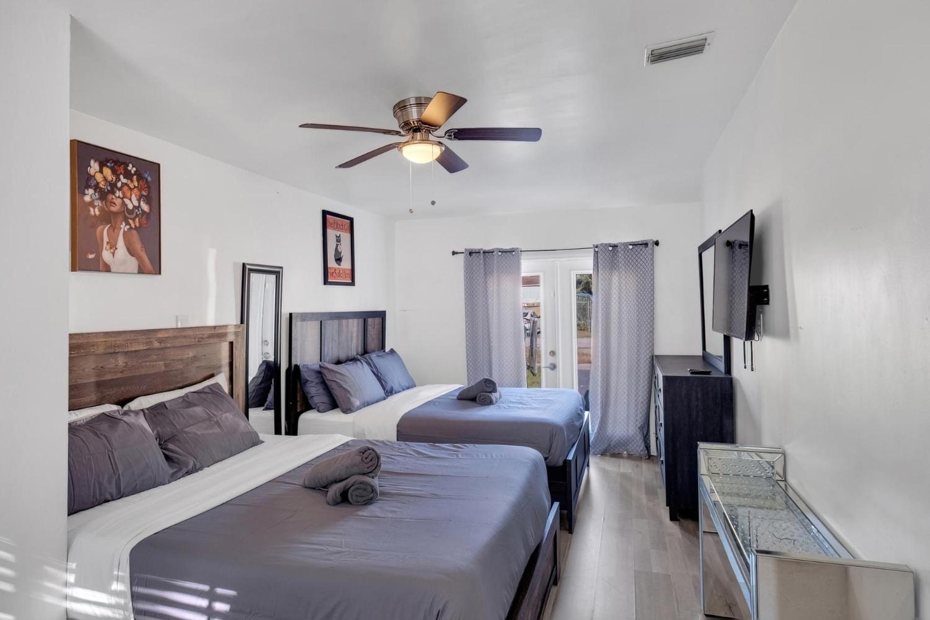 Holiday home Happy House Miami! Same Name Everywhere - 3 Bedroom House - 1 King - 3 Queens Miami