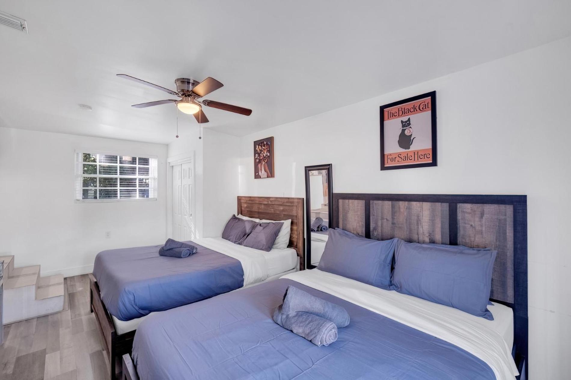 Happy House Miami! Same Name Everywhere - 3 Bedroom House - 1 King - 3 Queens
