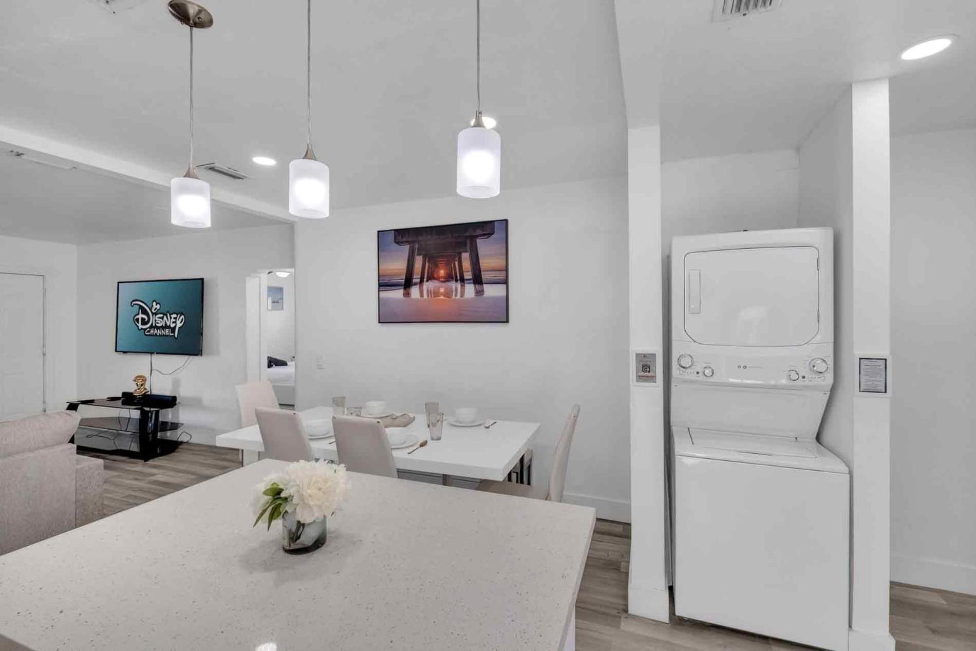 Happy House Miami! Same Name Everywhere - 3 Bedroom House - 1 King - 3 Queens Holiday home