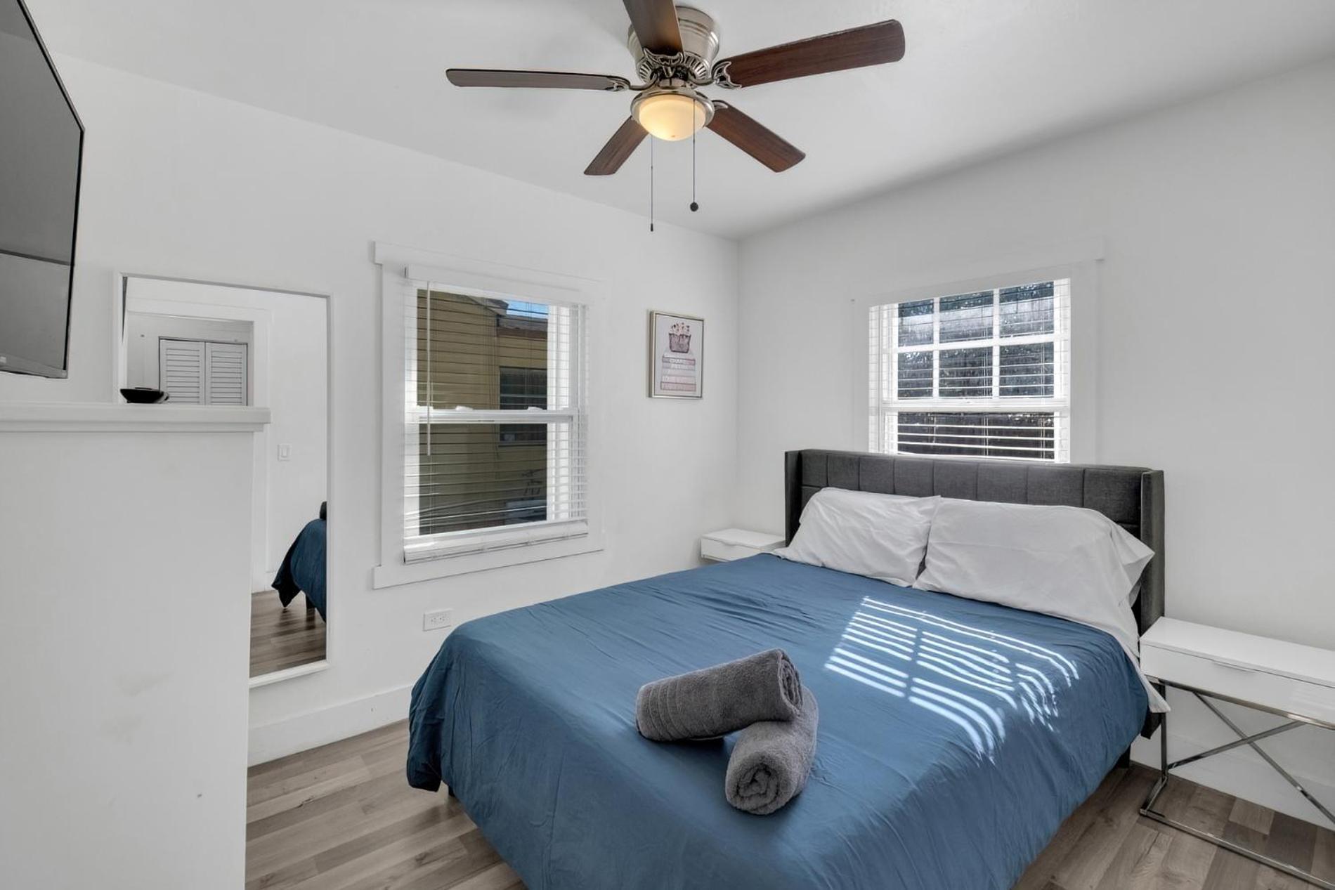 Happy House Miami! Same Name Everywhere - 3 Bedroom House - 1 King - 3 Queens Holiday home *