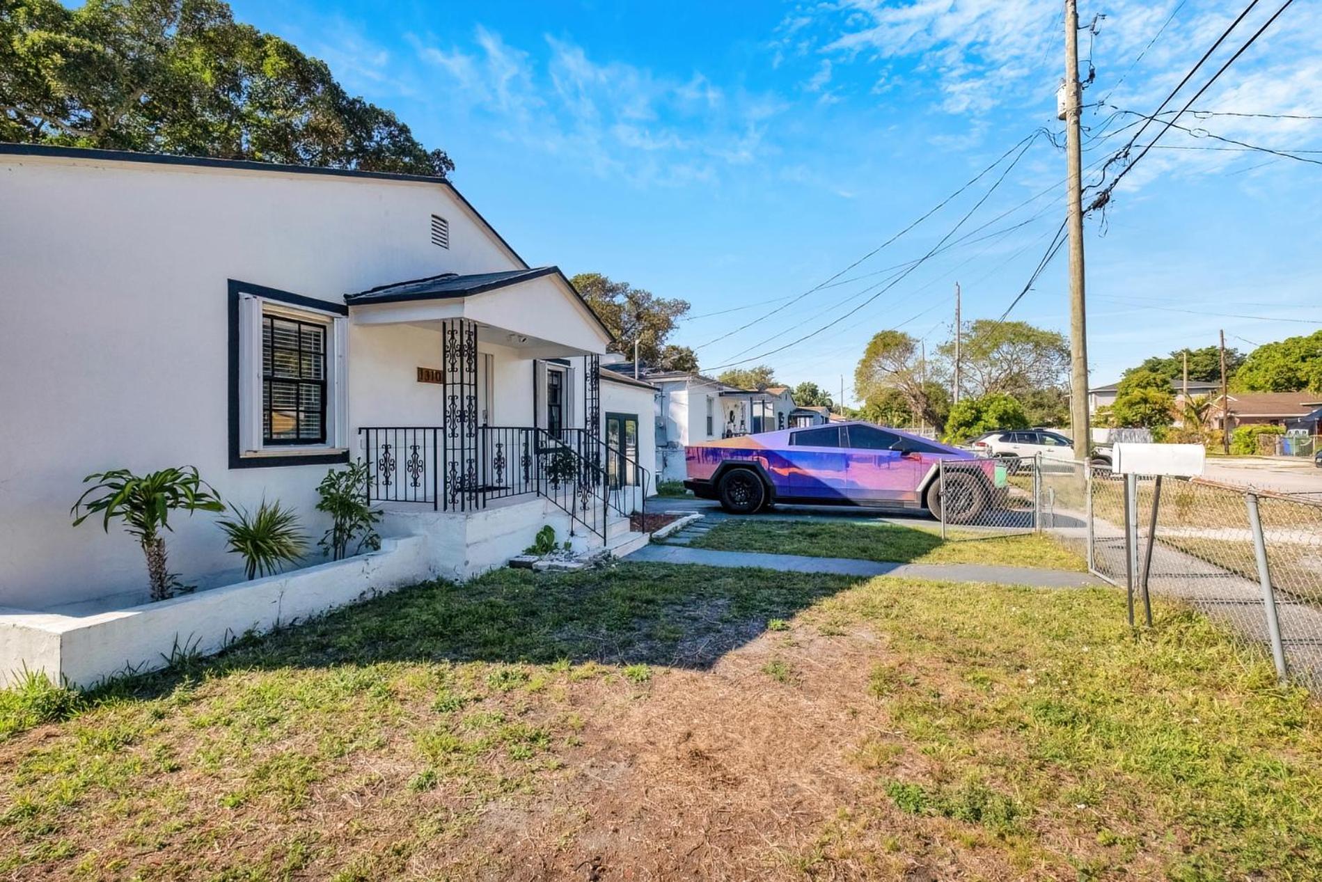 Happy House Miami! Same Name Everywhere - 3 Bedroom House - 1 King - 3 Queens * Miami