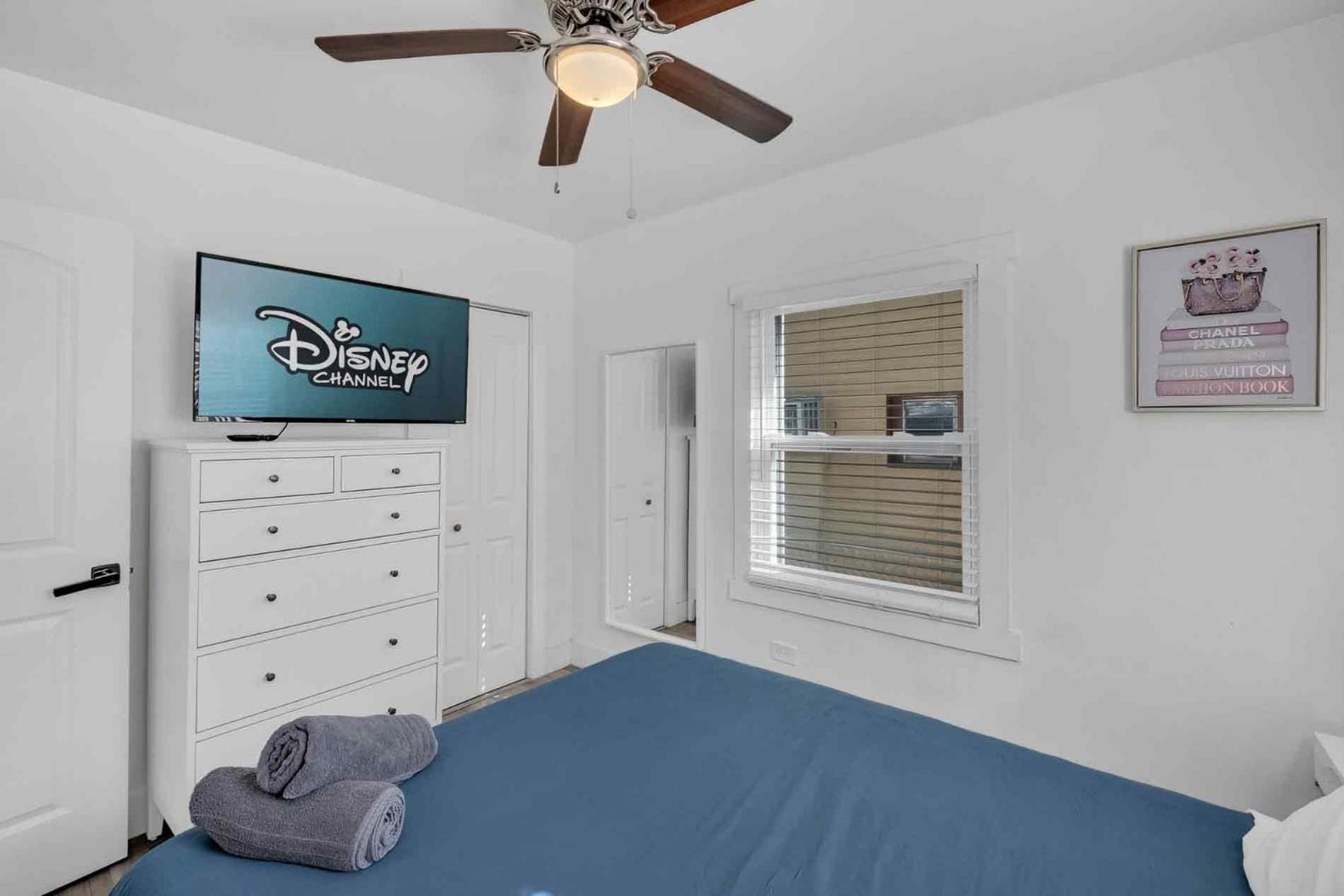 Happy House Miami! Same Name Everywhere - 3 Bedroom House - 1 King - 3 Queens Holiday home