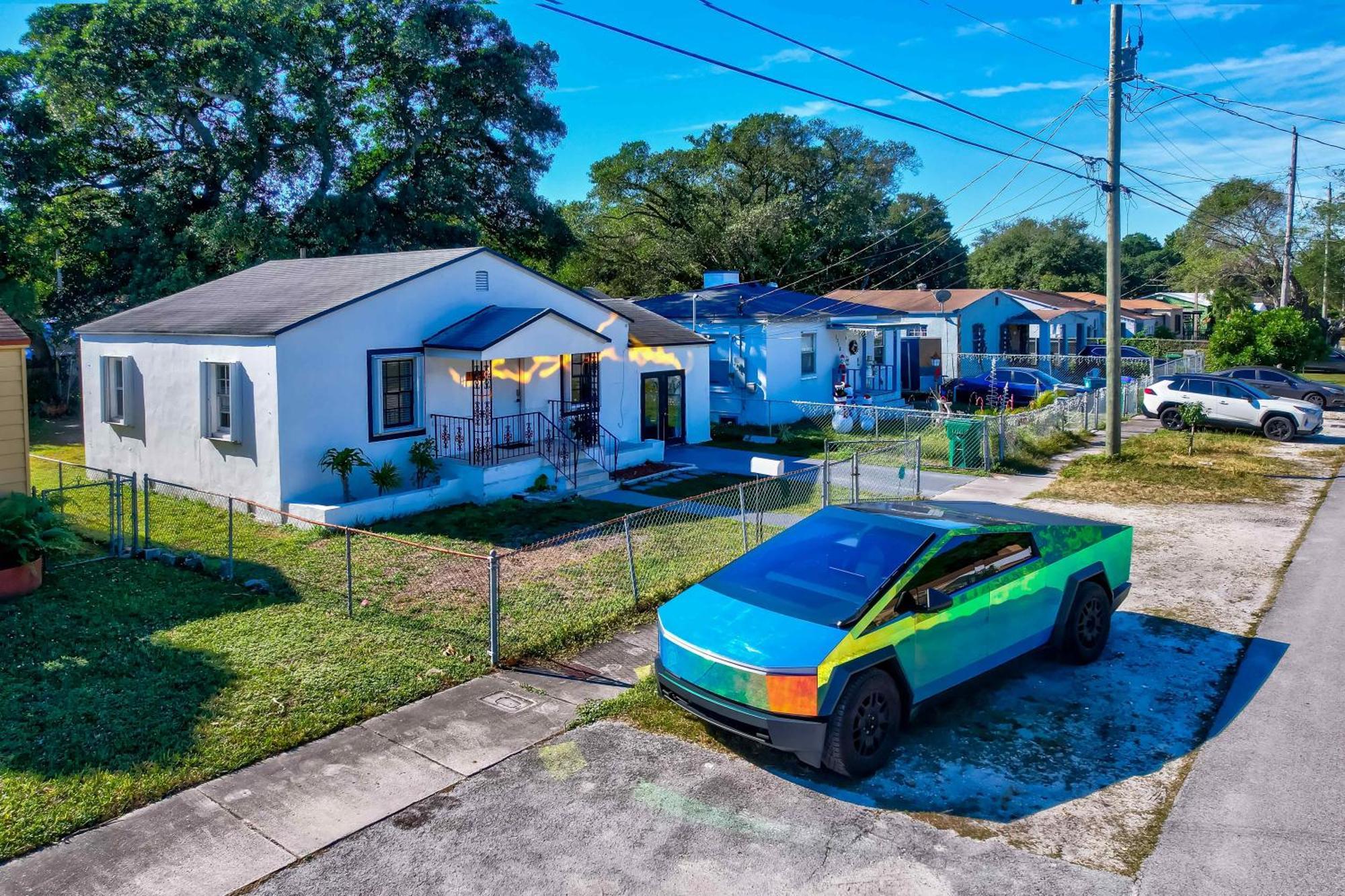 Happy House Miami! Same Name Everywhere - 3 Bedroom House - 1 King - 3 Queens *