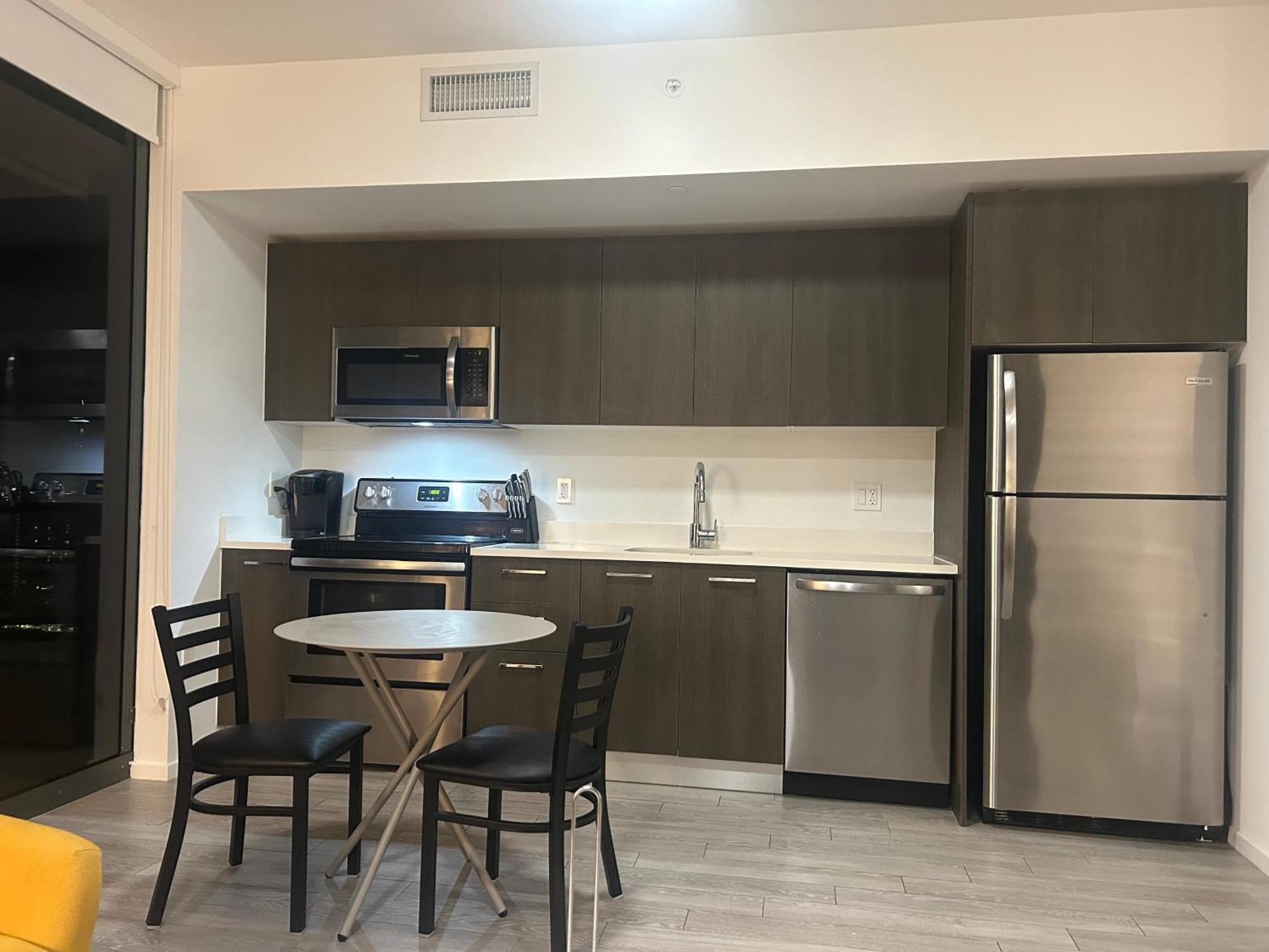 Apartment Luxury High Rise *