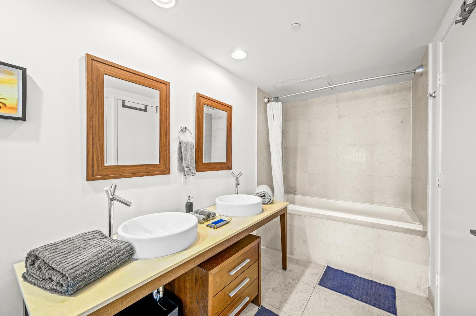 Magnificent Unit With Priceless Views W Icon *