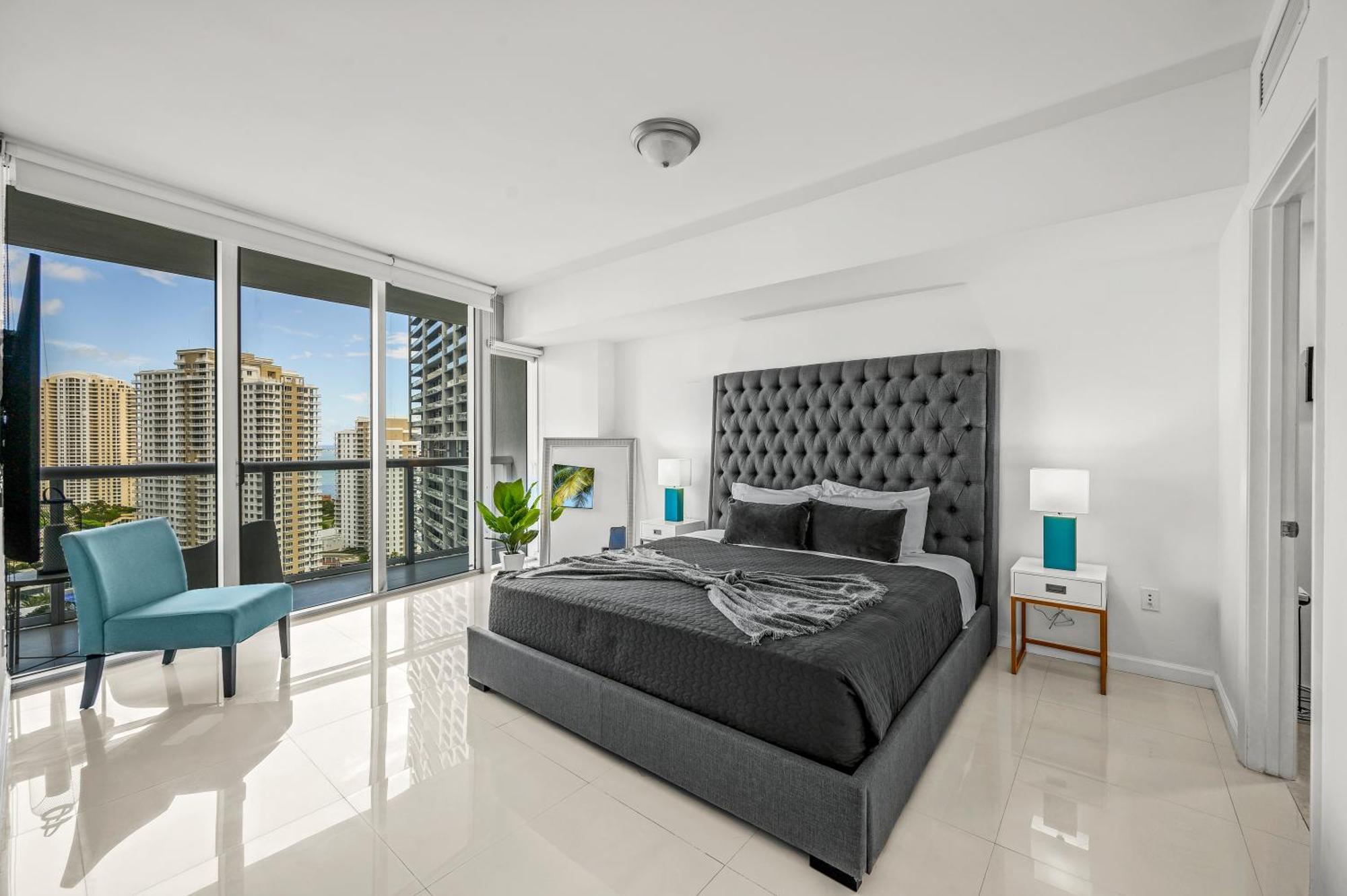 Magnificent Unit With Priceless Views W Icon Apartment