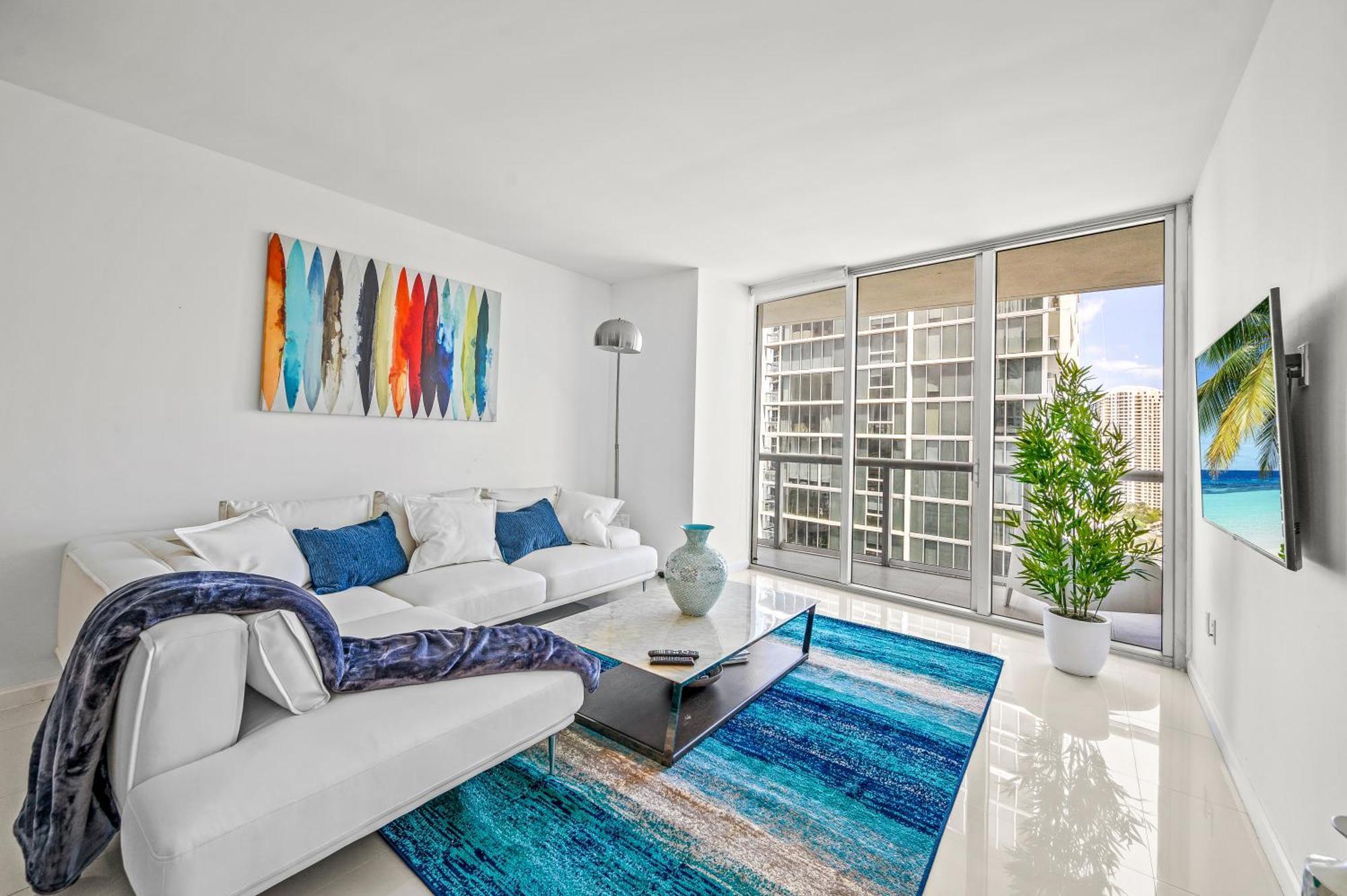 Magnificent Unit With Priceless Views W Icon Apartment