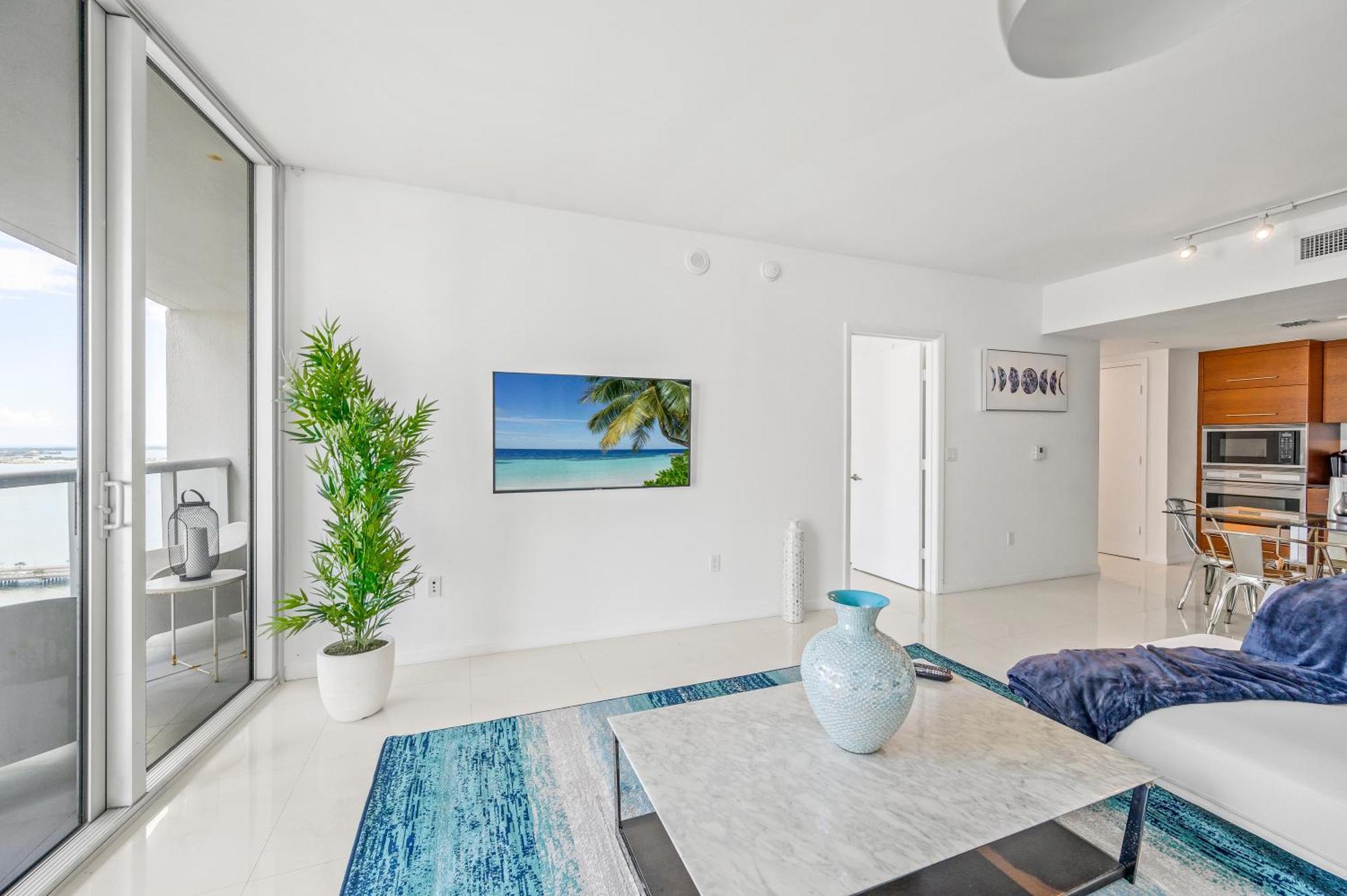 Magnificent Unit With Priceless Views W Icon Apartment *
