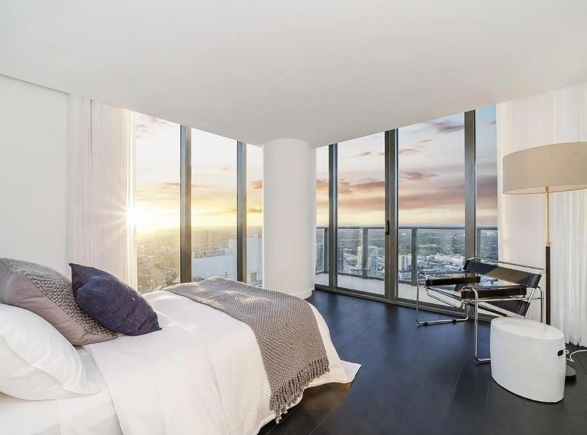 Apartment Stunning Upper Penthouse With Private Rooftop Pool