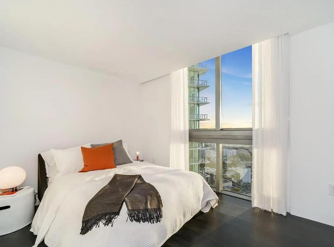 Apartment Stunning Upper Penthouse With Private Rooftop Pool