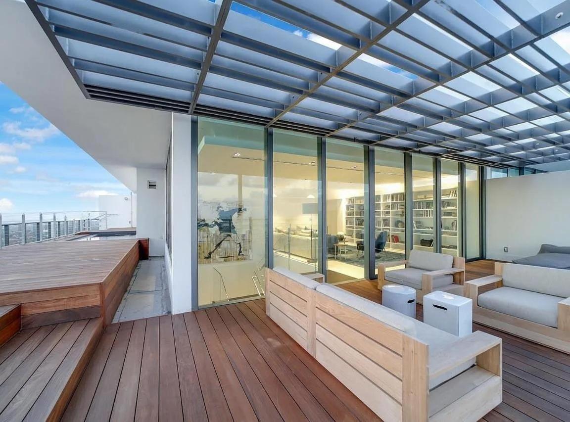 Apartment Stunning Upper Penthouse With Private Rooftop Pool *