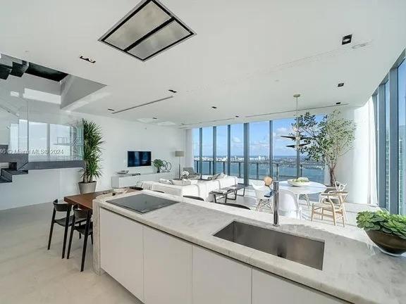 Stunning Upper Penthouse With Private Rooftop Pool * Miami
