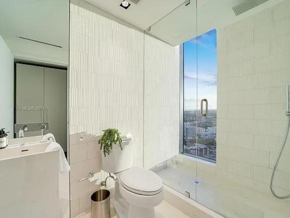 Stunning Upper Penthouse With Private Rooftop Pool Apartment
