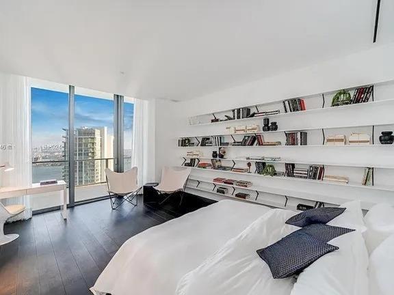 Stunning Upper Penthouse With Private Rooftop Pool Apartment *