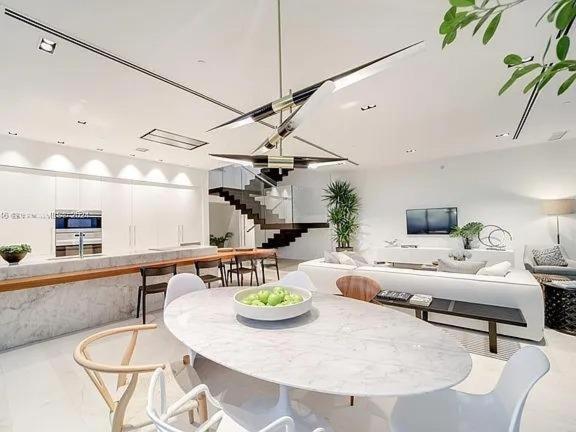 Stunning Upper Penthouse With Private Rooftop Pool Apartment