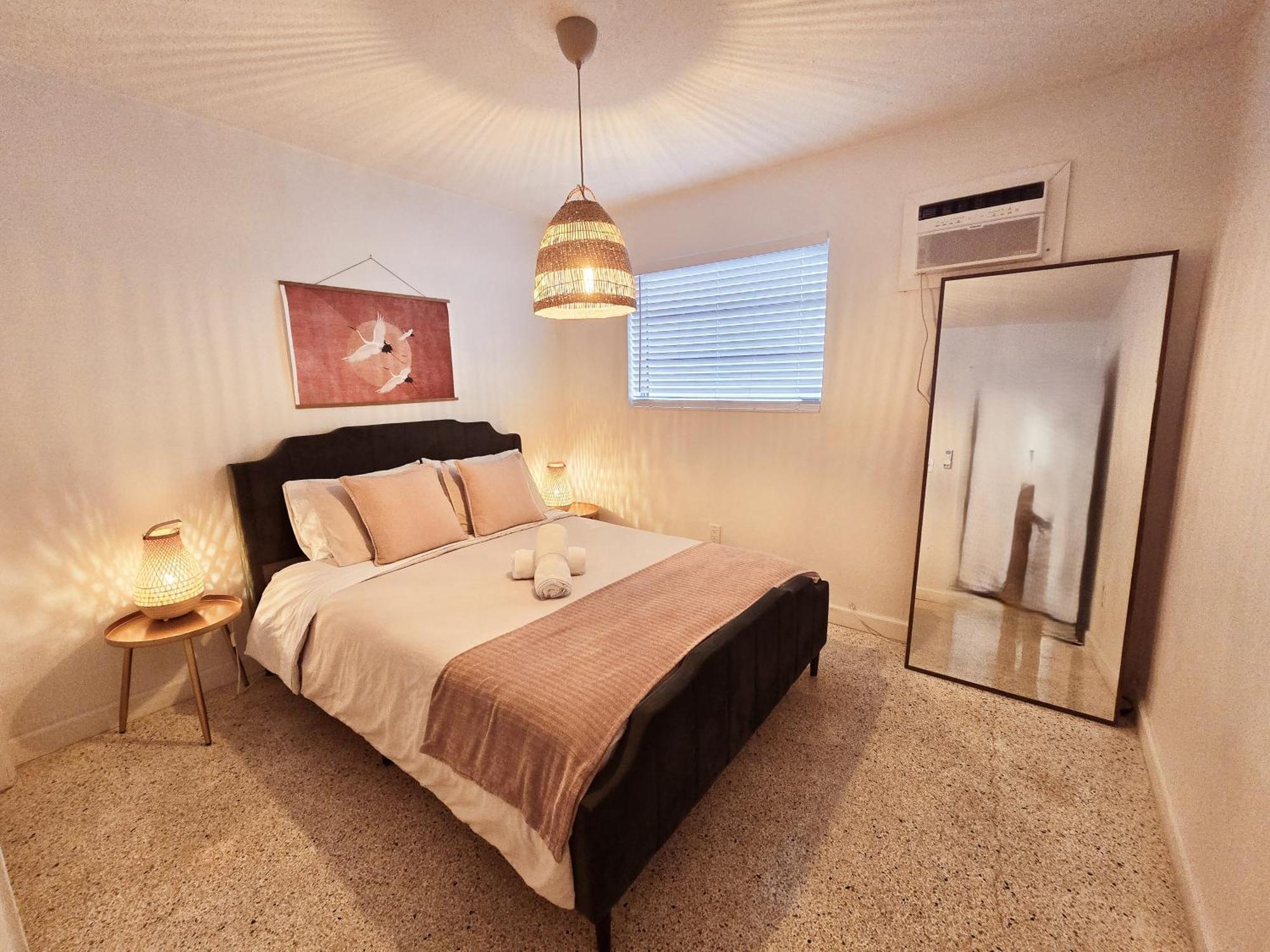 Cozy Near Brickell Apartment *