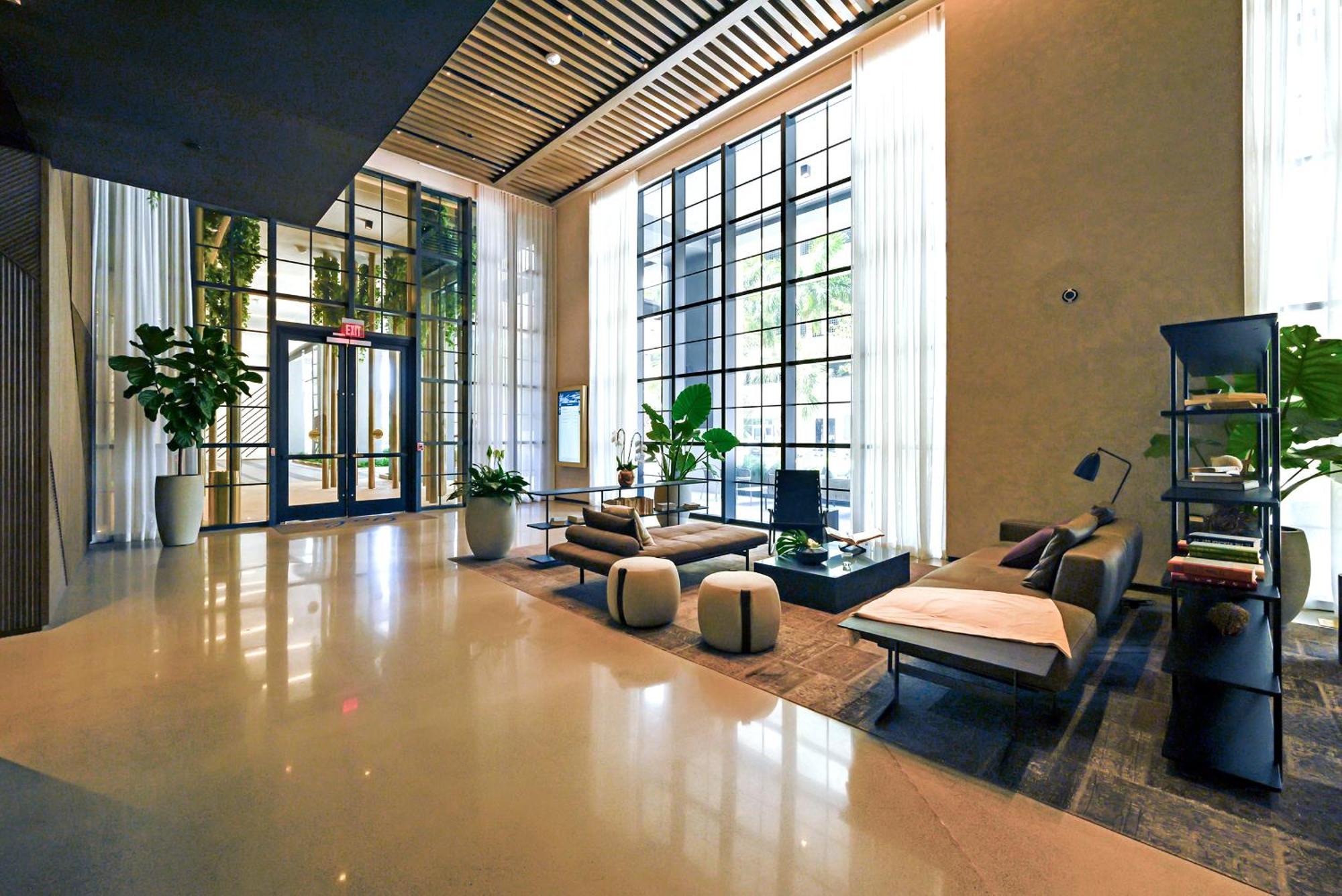 Chic One Bedroom In The Heart Of Vibrant Downtown- Daily Fee And Parking Not Included * Miami