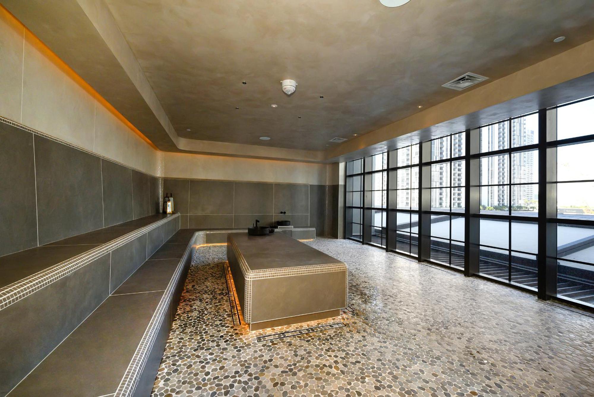 Chic One Bedroom In The Heart Of Vibrant Downtown- Daily Fee And Parking Not Included