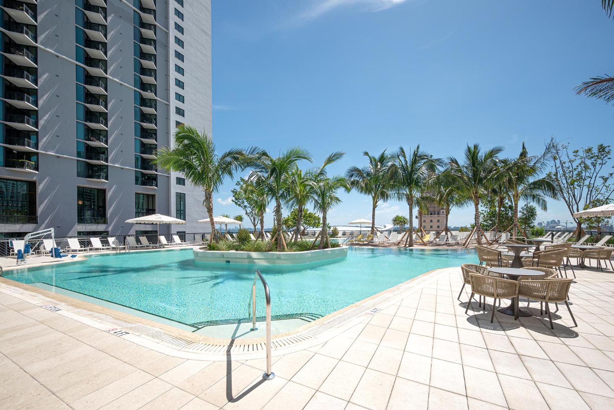Chic One Bedroom In The Heart Of Vibrant Downtown- Daily Fee And Parking Not Included Miami