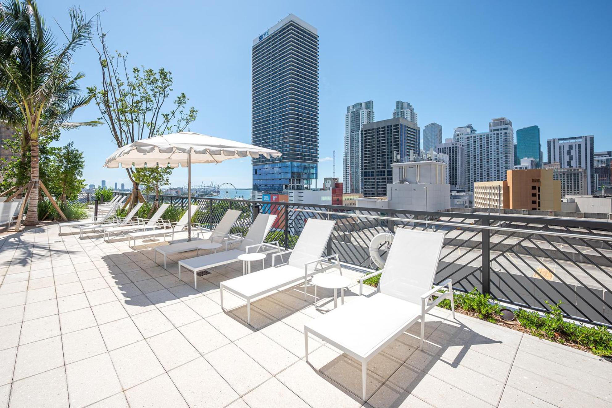 Chic One Bedroom In The Heart Of Vibrant Downtown- Daily Fee And Parking Not Included Apartment
