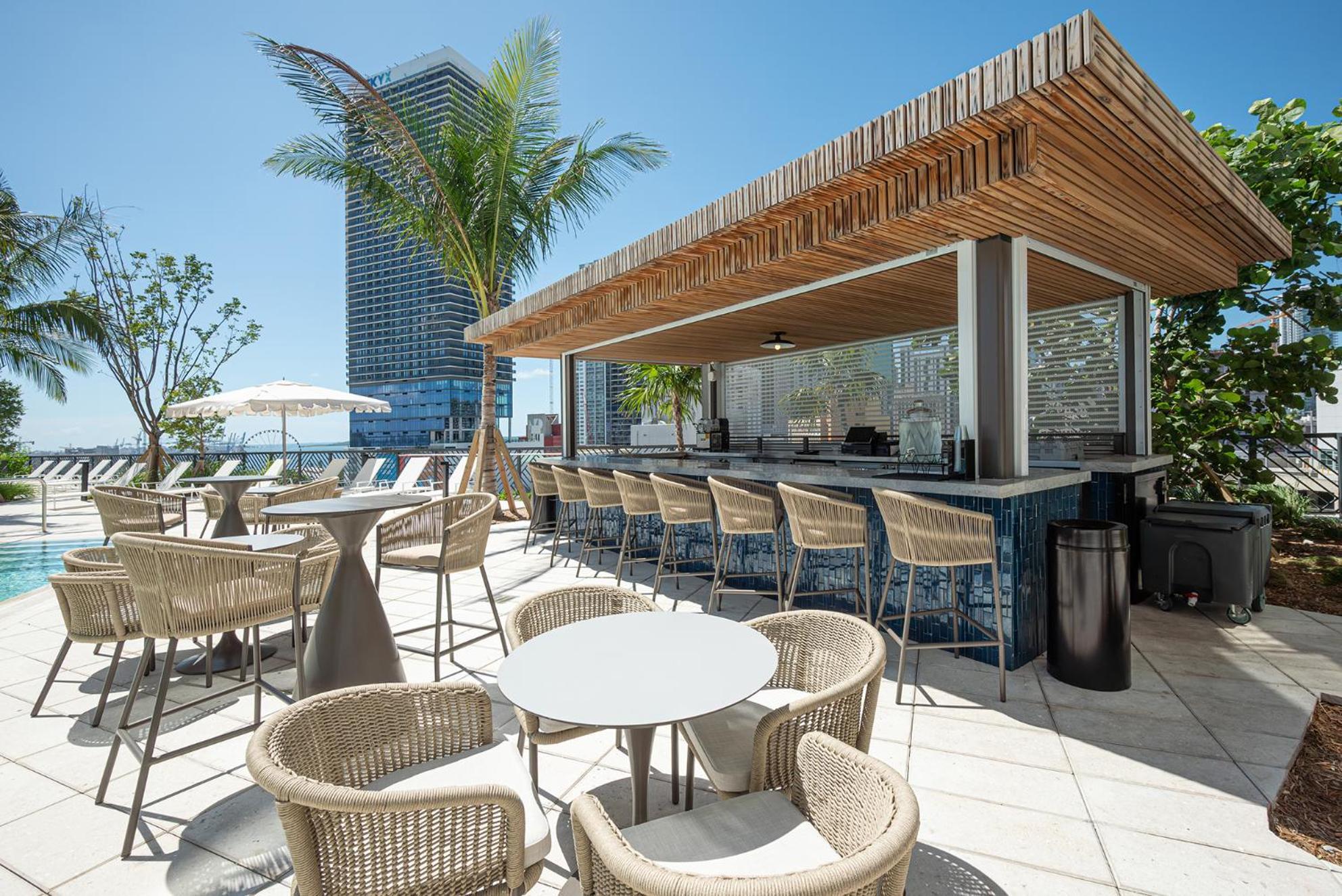 Chic One Bedroom In The Heart Of Vibrant Downtown- Daily Fee And Parking Not Included * Miami