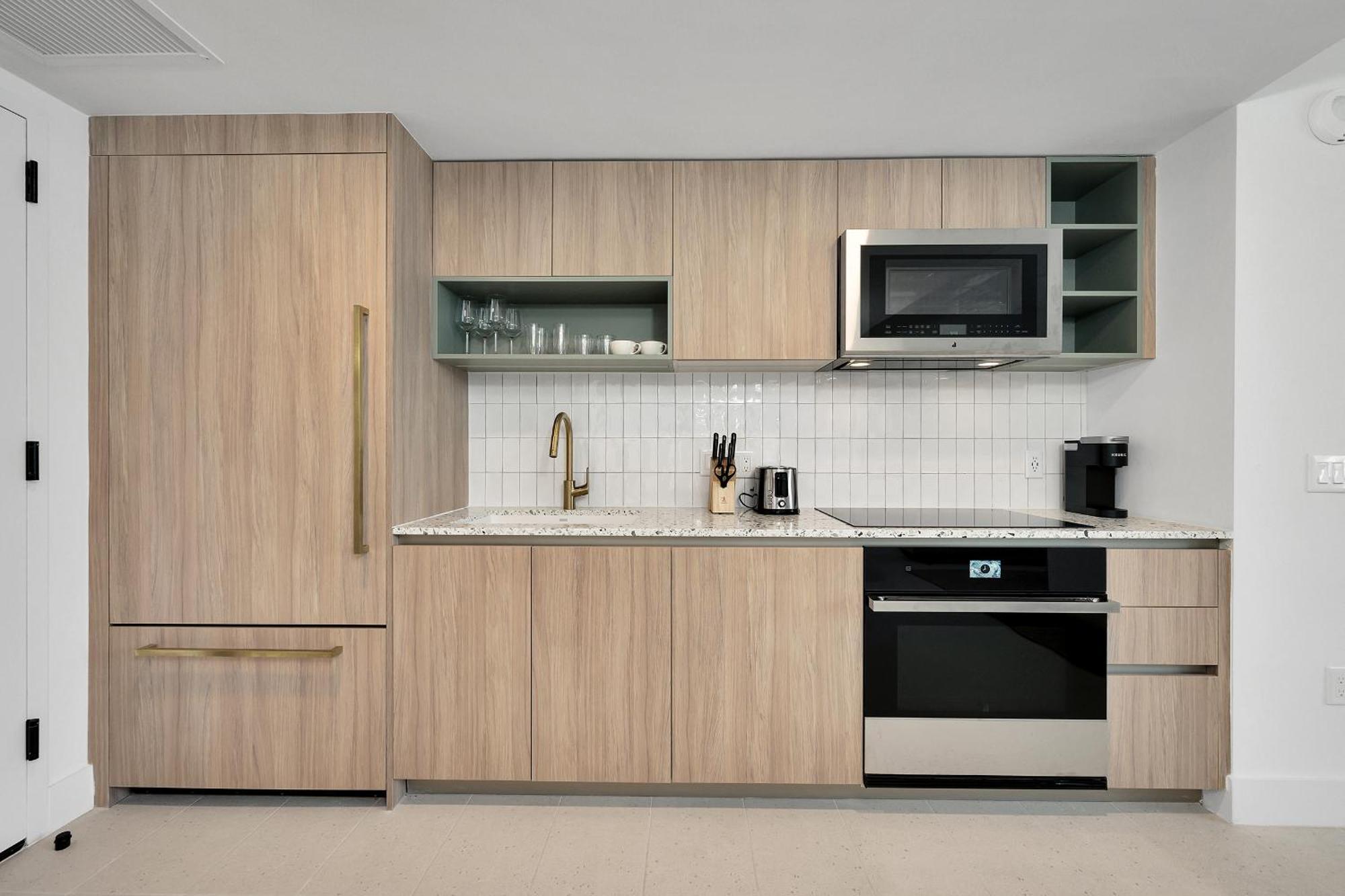 Apartment Chic One Bedroom In The Heart Of Vibrant Downtown- Daily Fee And Parking Not Included *