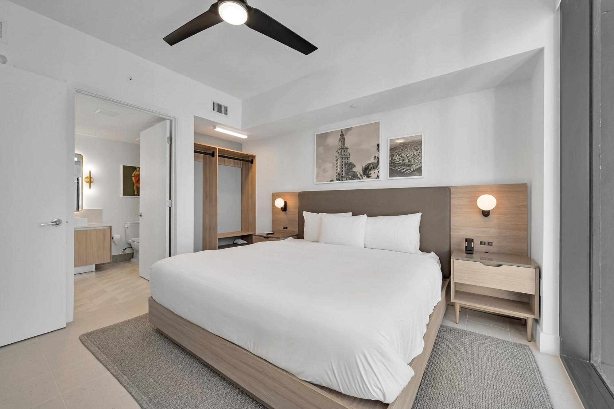 Chic One Bedroom In The Heart Of Vibrant Downtown- Daily Fee And Parking Not Included Apartment Miami