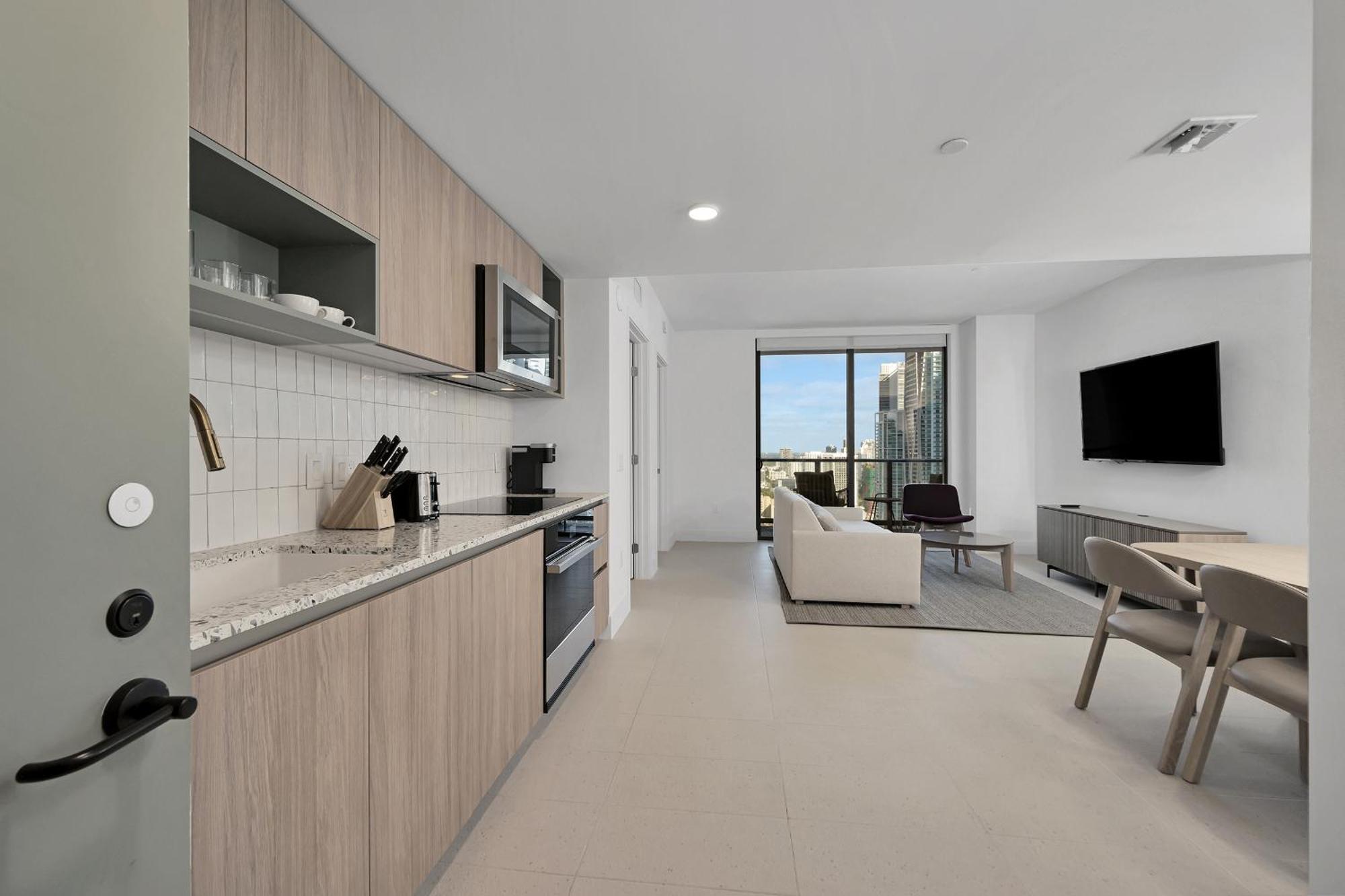 Chic One Bedroom In The Heart Of Vibrant Downtown- Daily Fee And Parking Not Included Apartment Miami