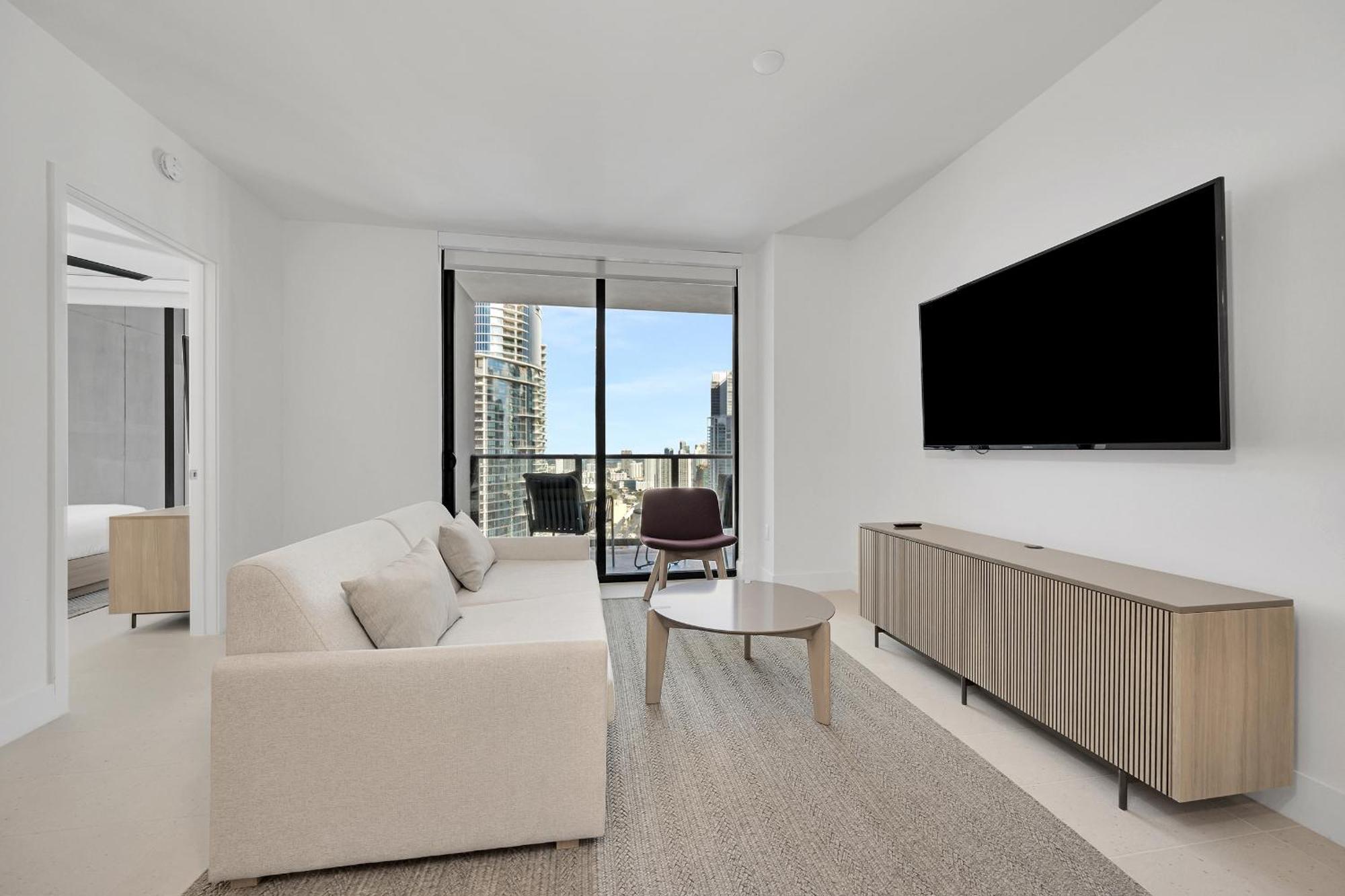 Chic One Bedroom In The Heart Of Vibrant Downtown- Daily Fee And Parking Not Included Miami