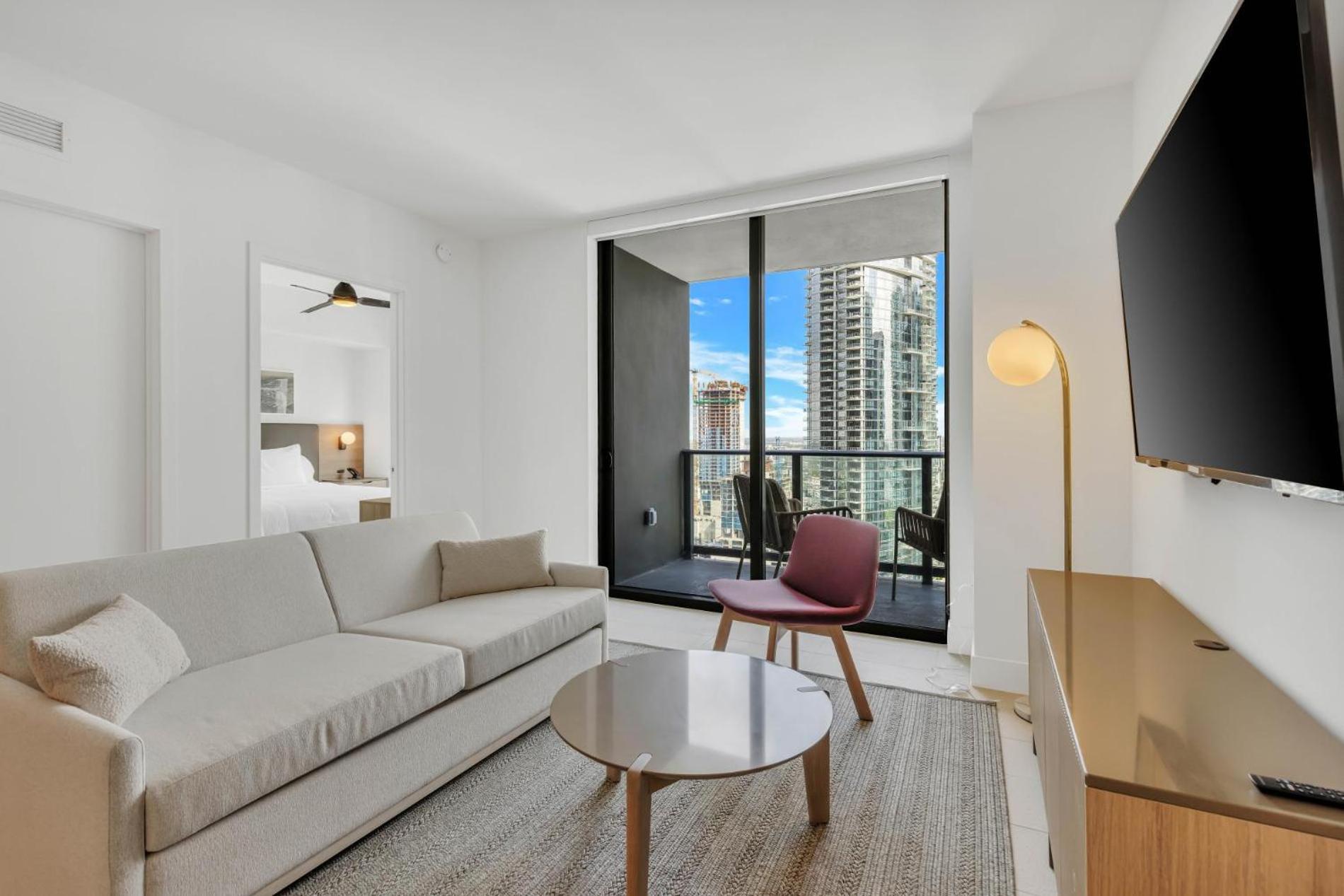 Modern 1br With Breathtaking Views Heart Of Downtown