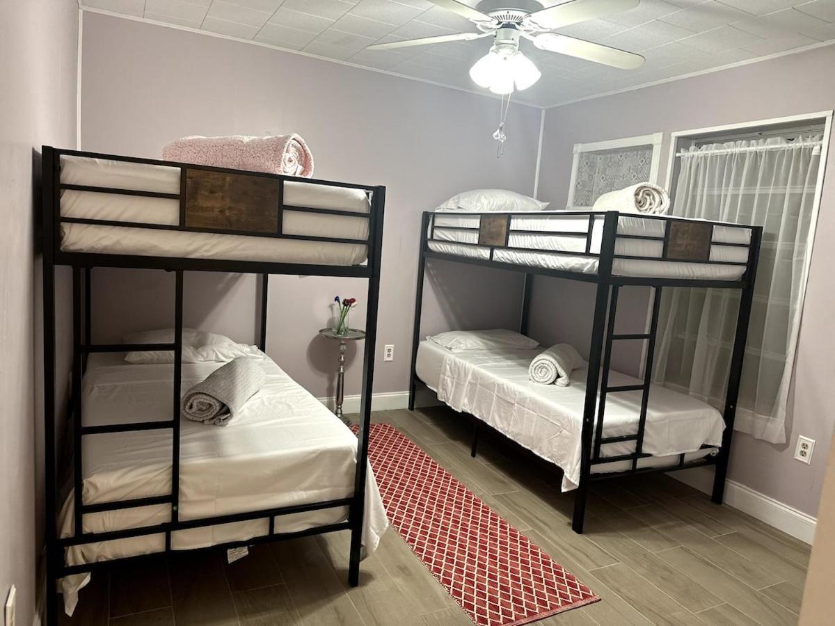 Bed1 Purple Paradise Shared Bedroom & Bathroom Apartment Miami