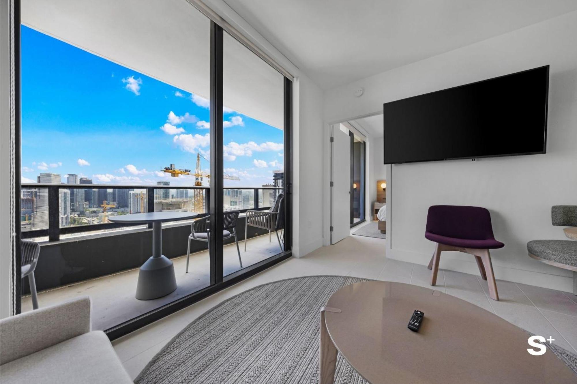 Apartment Downtown Haven Sleek 1-br With Skyline Vistas Miami