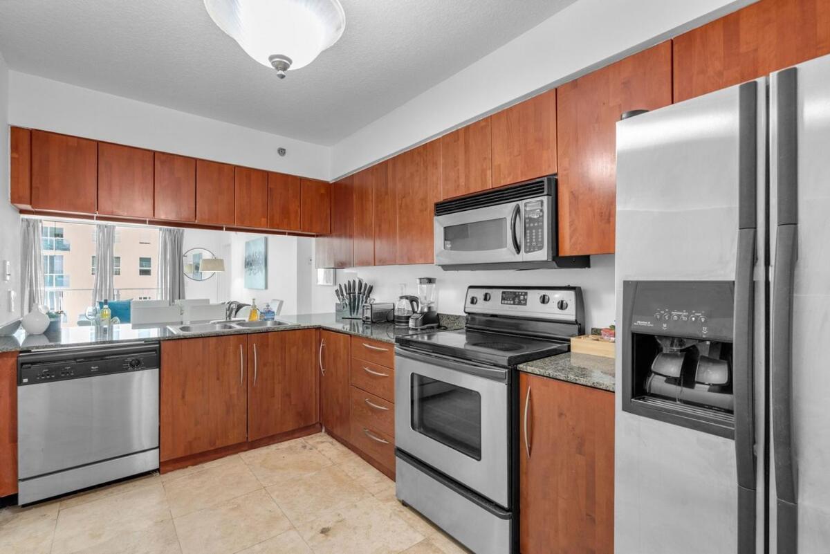 Apartment Skyline Water View 2br Free Parking *