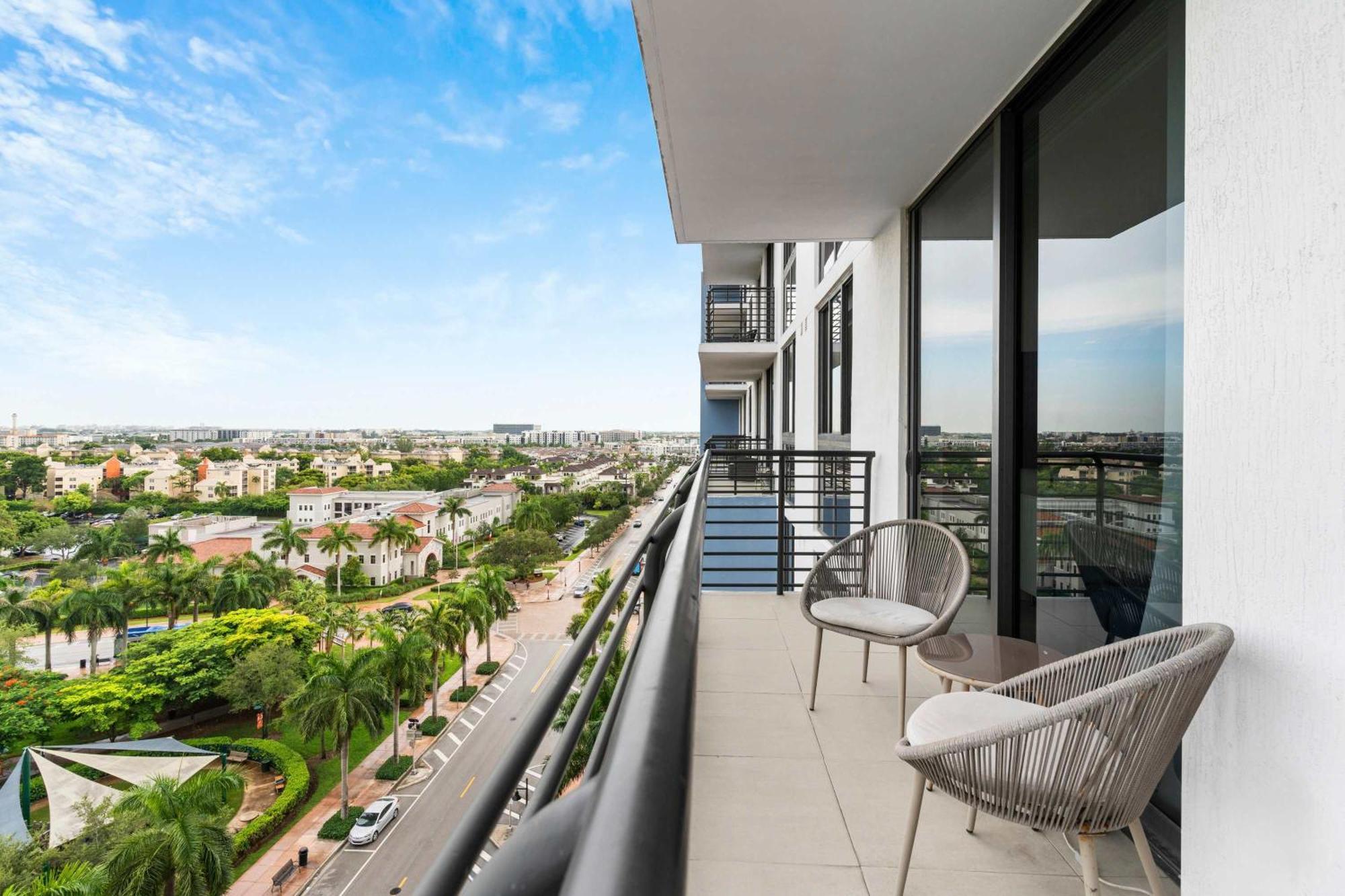 Holiday home La Central - Cityplace Doral And Across From Park *