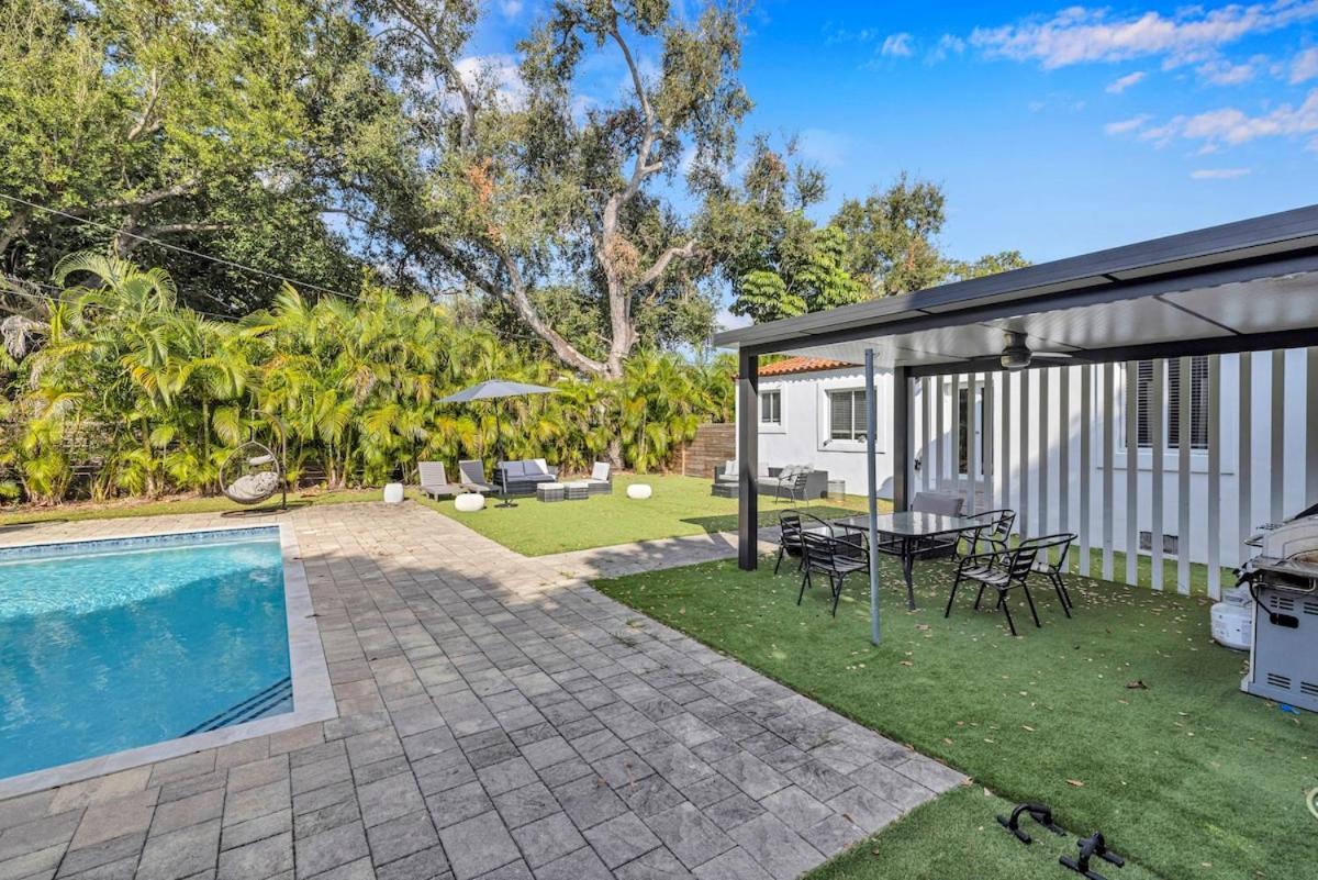 - Pool & Hot Tub Escape Miami