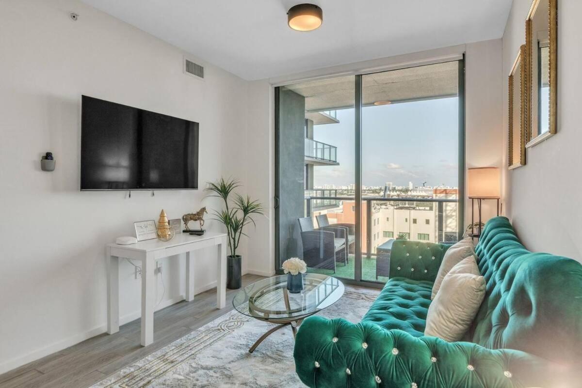 Miami-2br Brickell - Pool - Gym * Miami