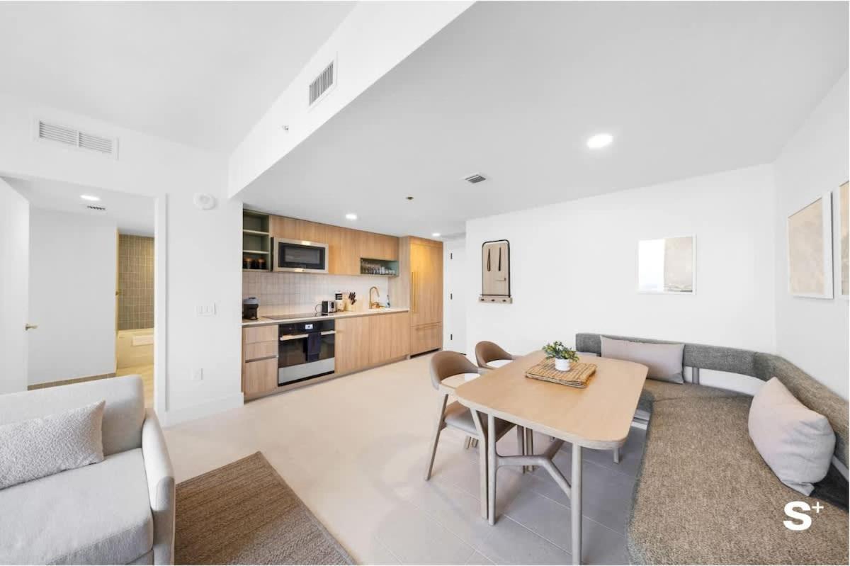 Stylish Cityscape 1bd In With Panoramic Views Holiday home