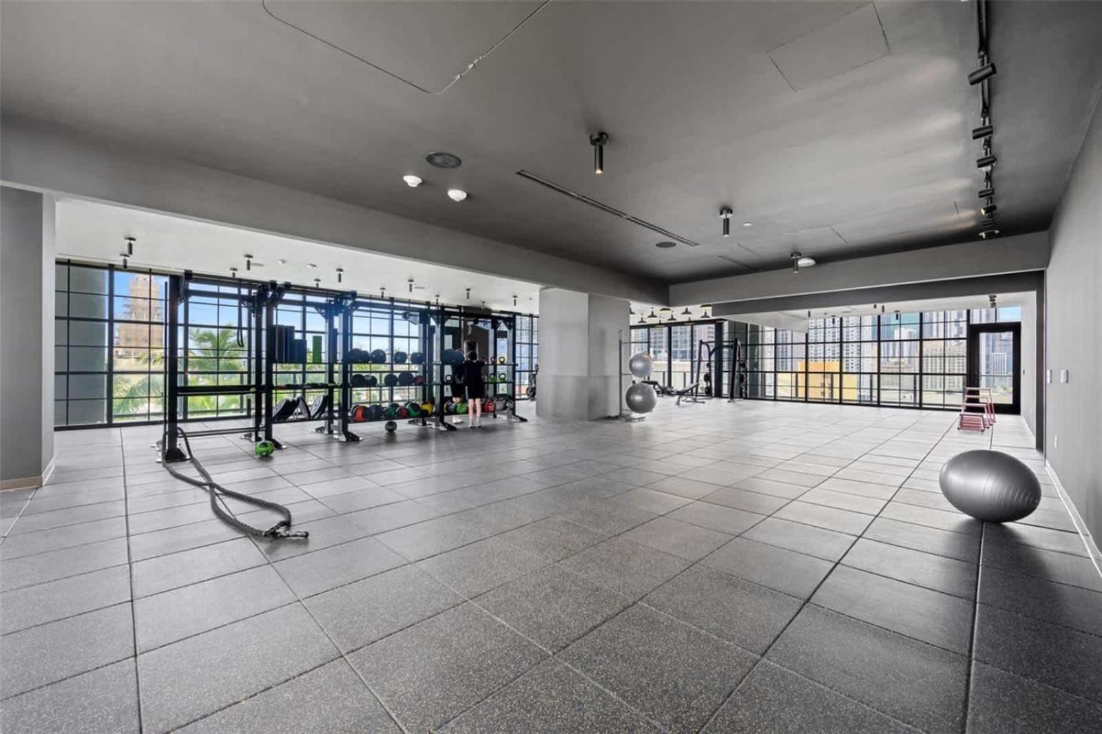 1br - Pool & Gym Miami