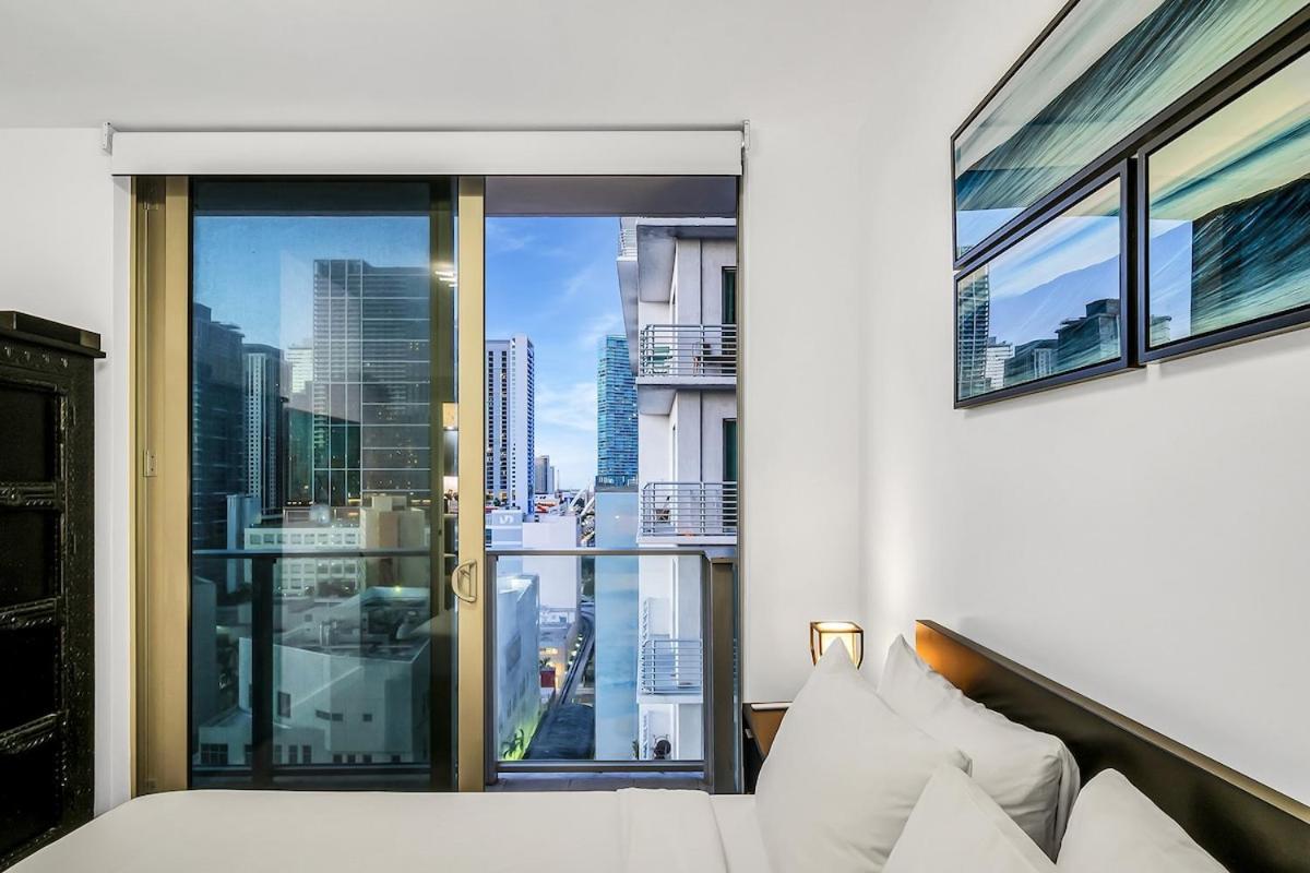 Apartment Stylish Tropical Chic 2-bedroom In Downtown
