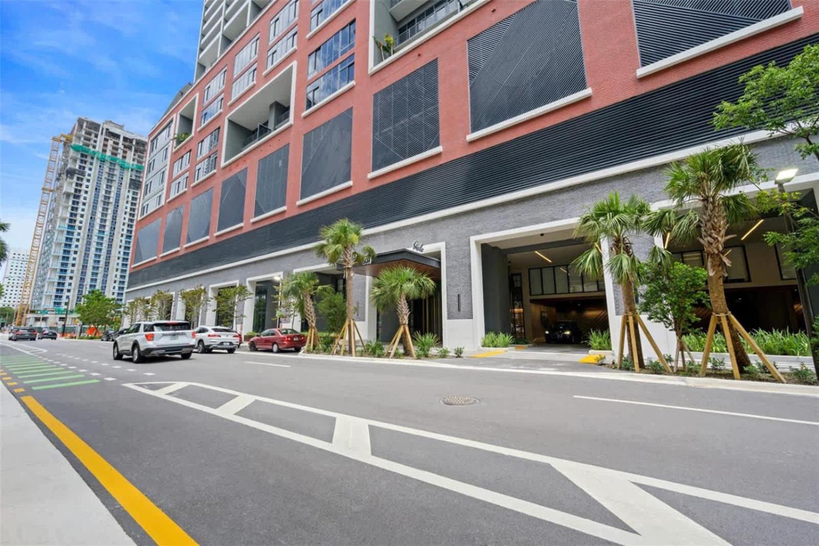 Apartment Modern Stylish 2br-2bth *