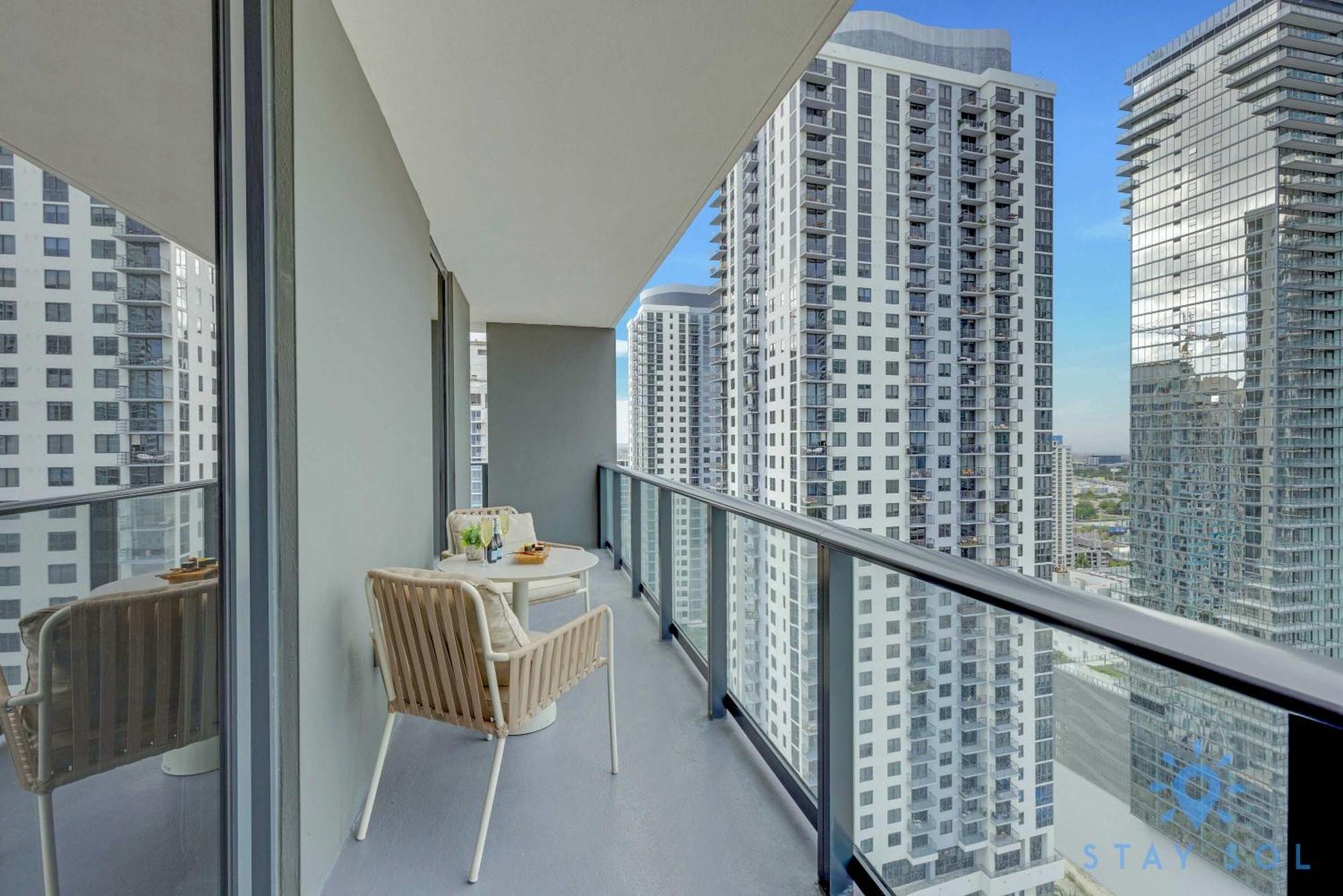 Modern Stylish 2br-2bth Apartment *