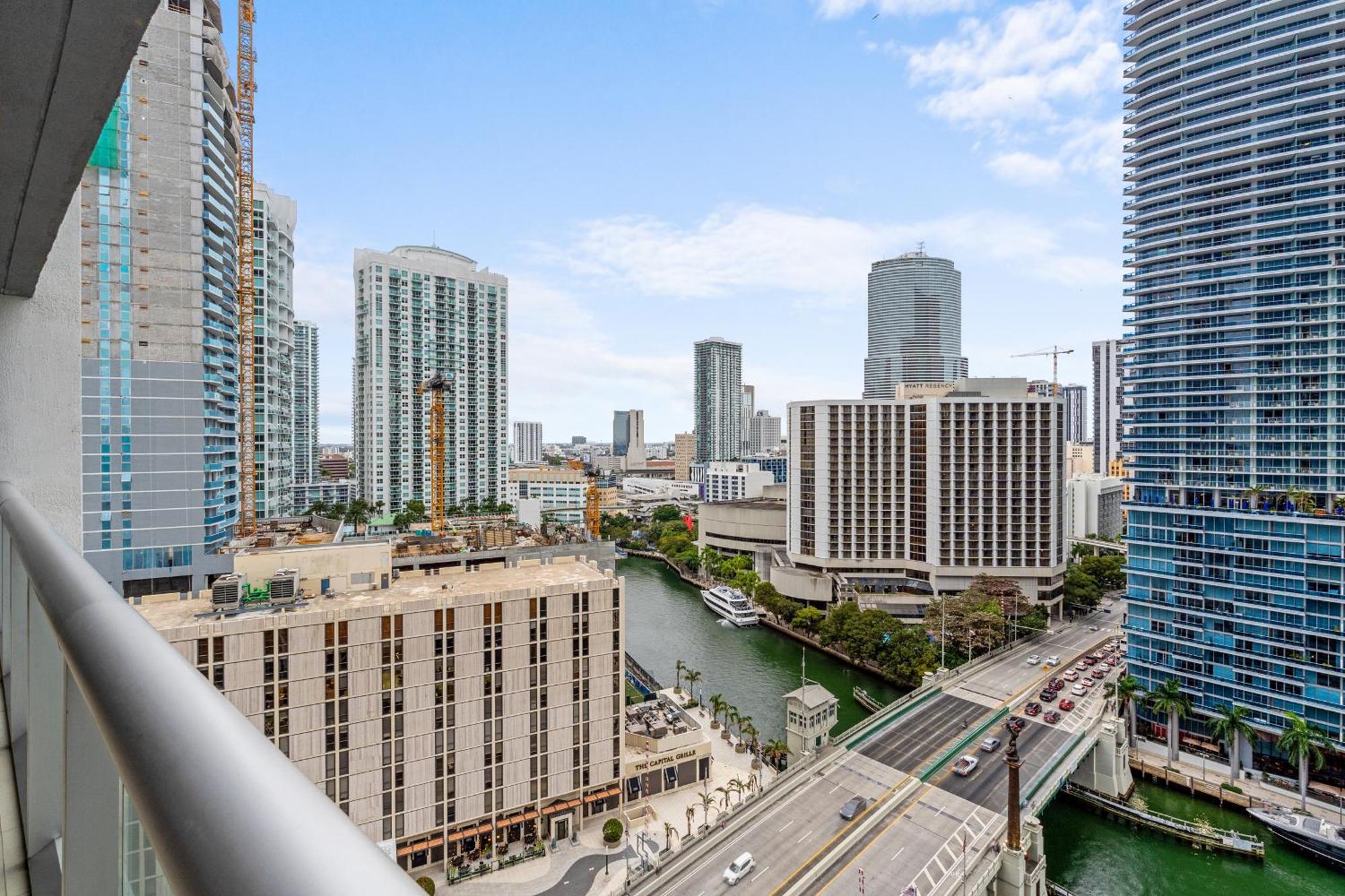 Apartment Upscale #2003 In The Heart Of Brickell *