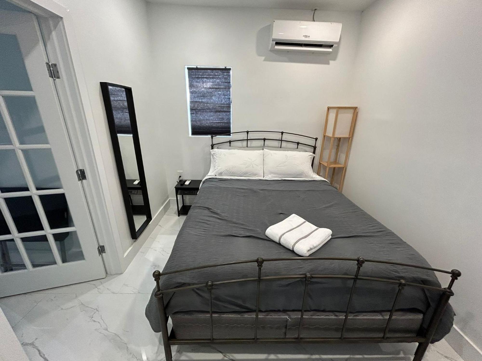 Gorgeous Private Room, Near The Airport - Free Parking - 01 Homestay *